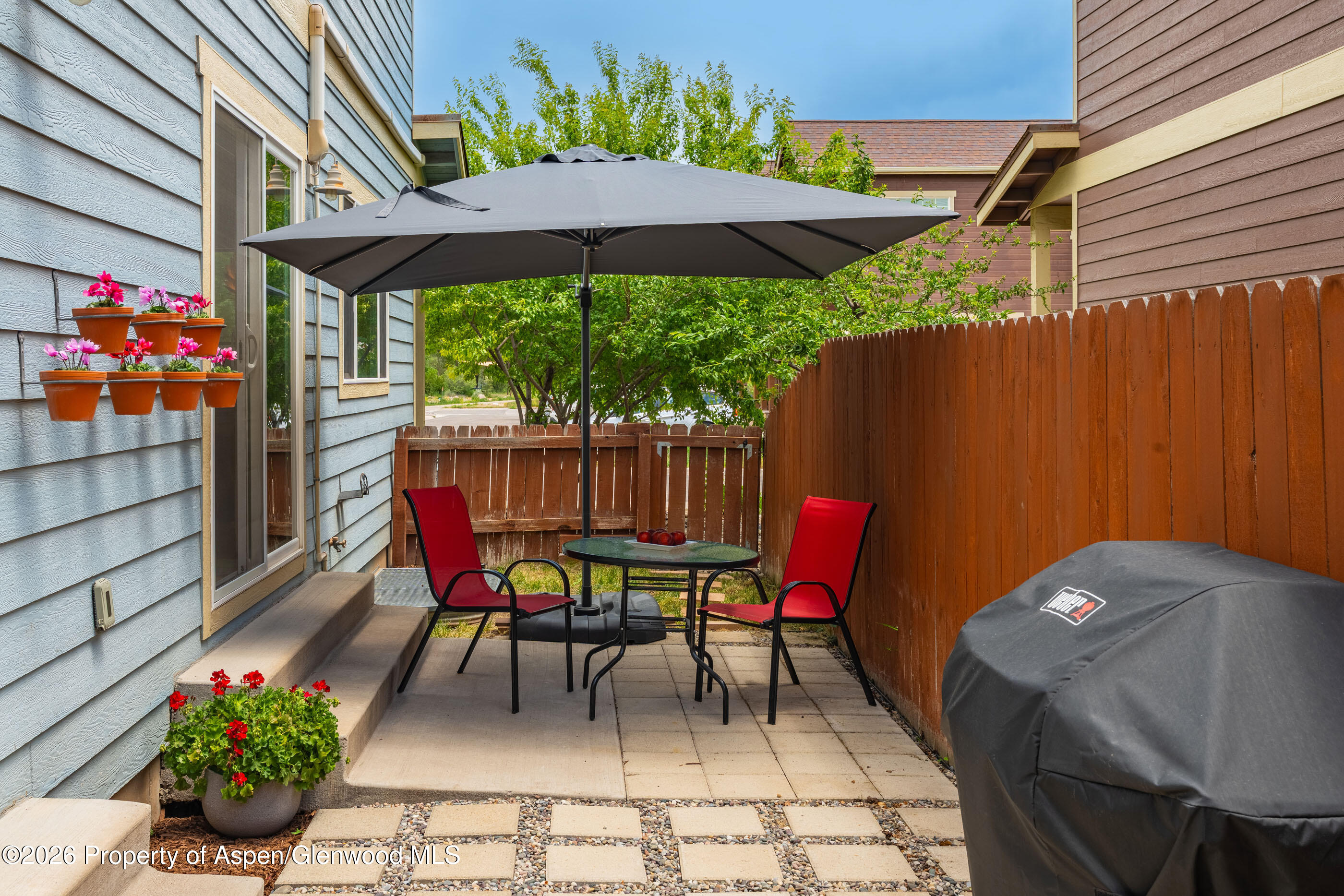 321 W 8th Court