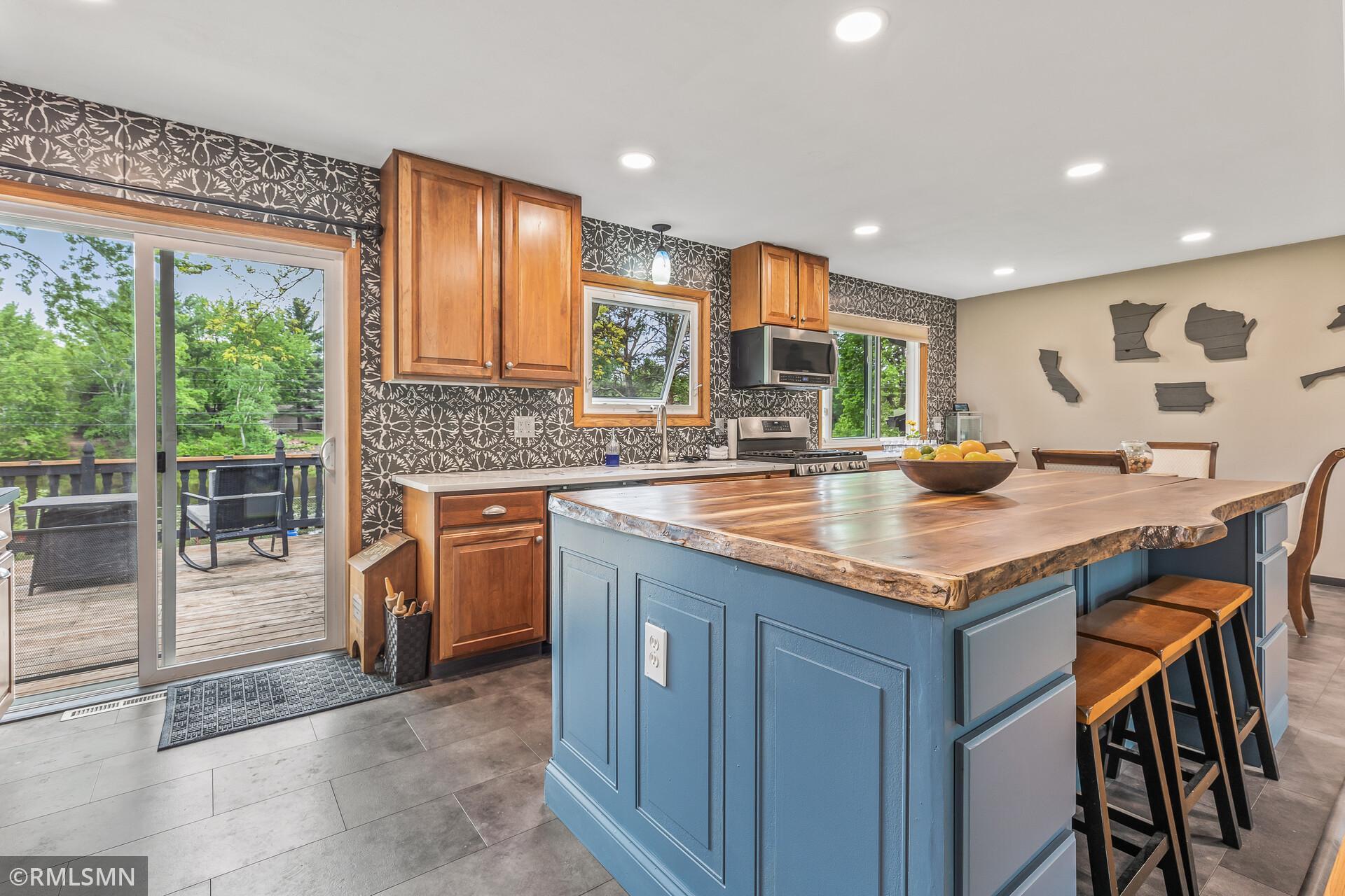 2680 Riviera Drive N