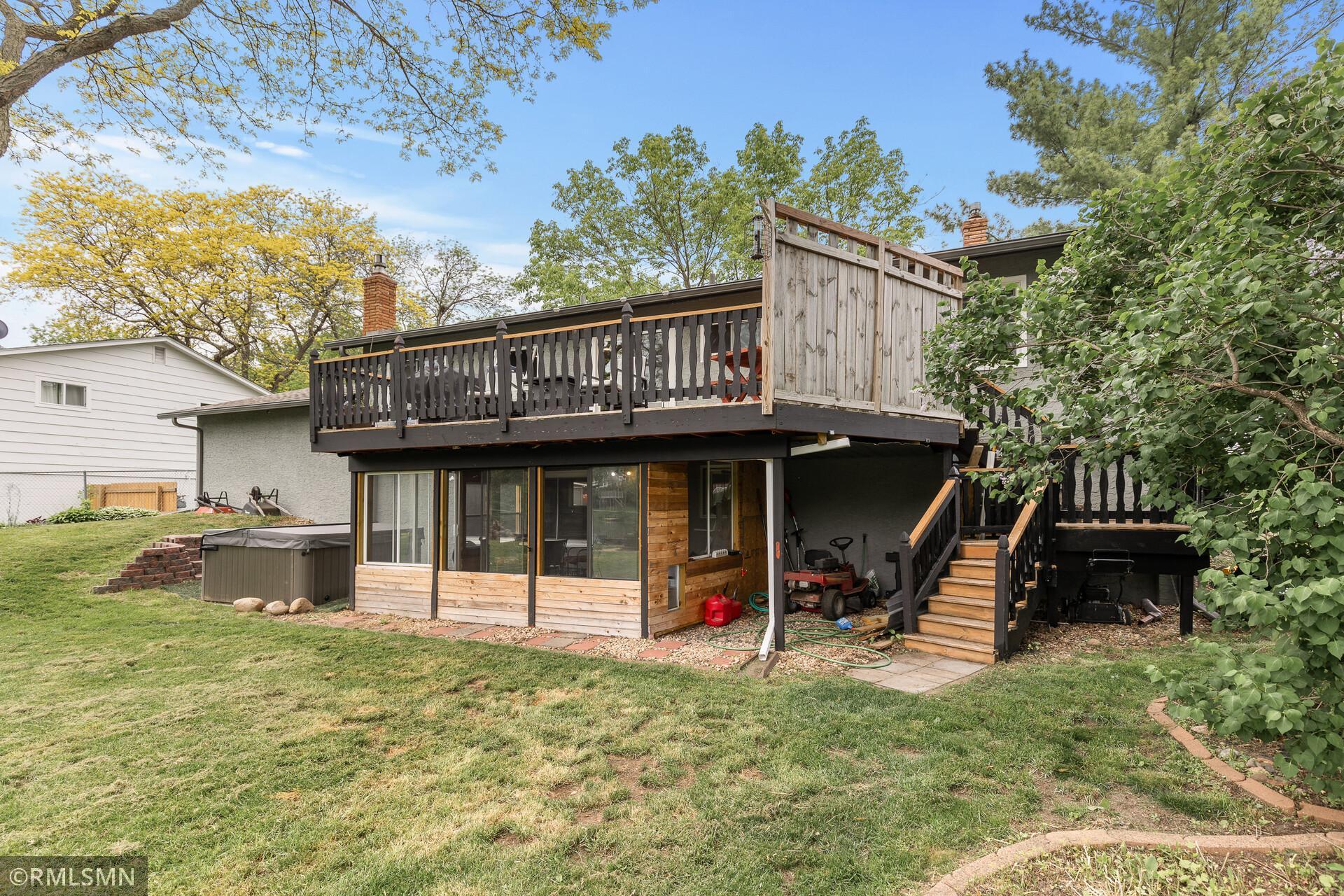 2680 Riviera Drive N