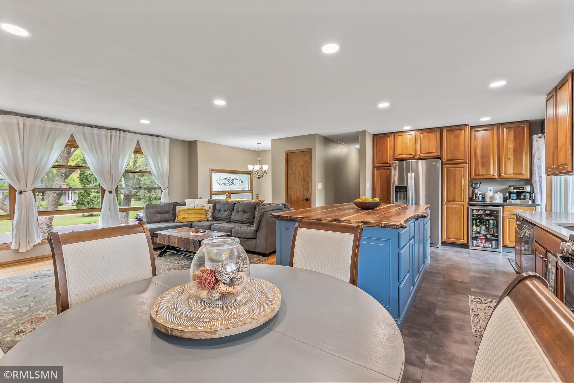 2680 Riviera Drive N