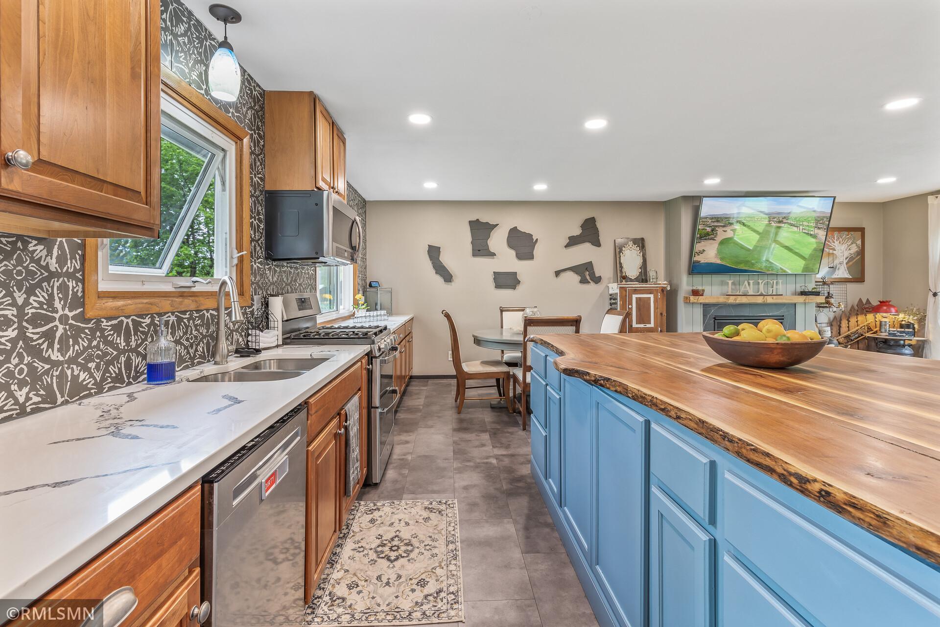 2680 Riviera Drive N