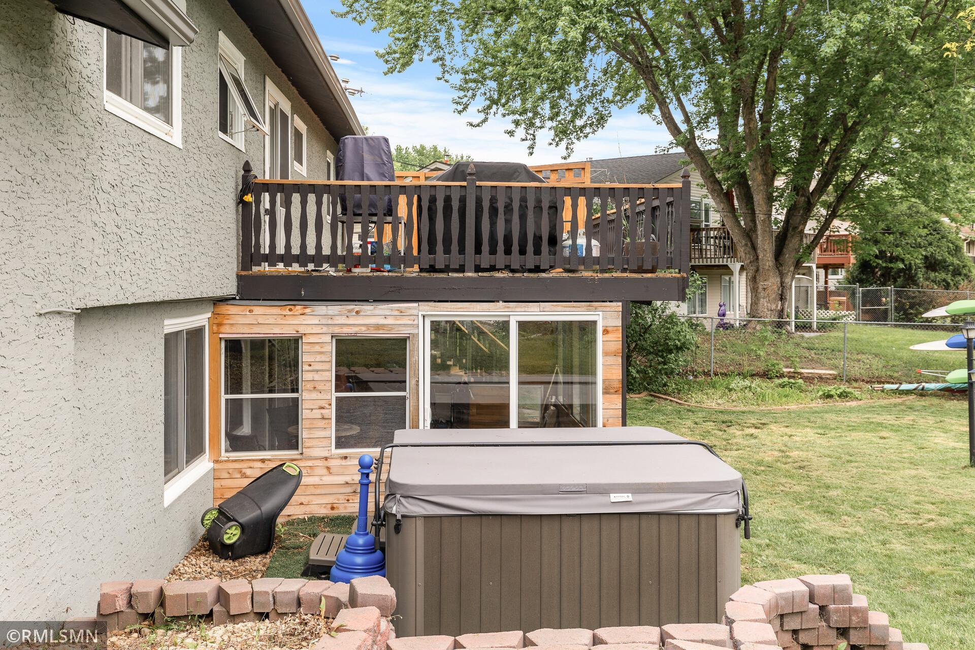 2680 Riviera Drive N