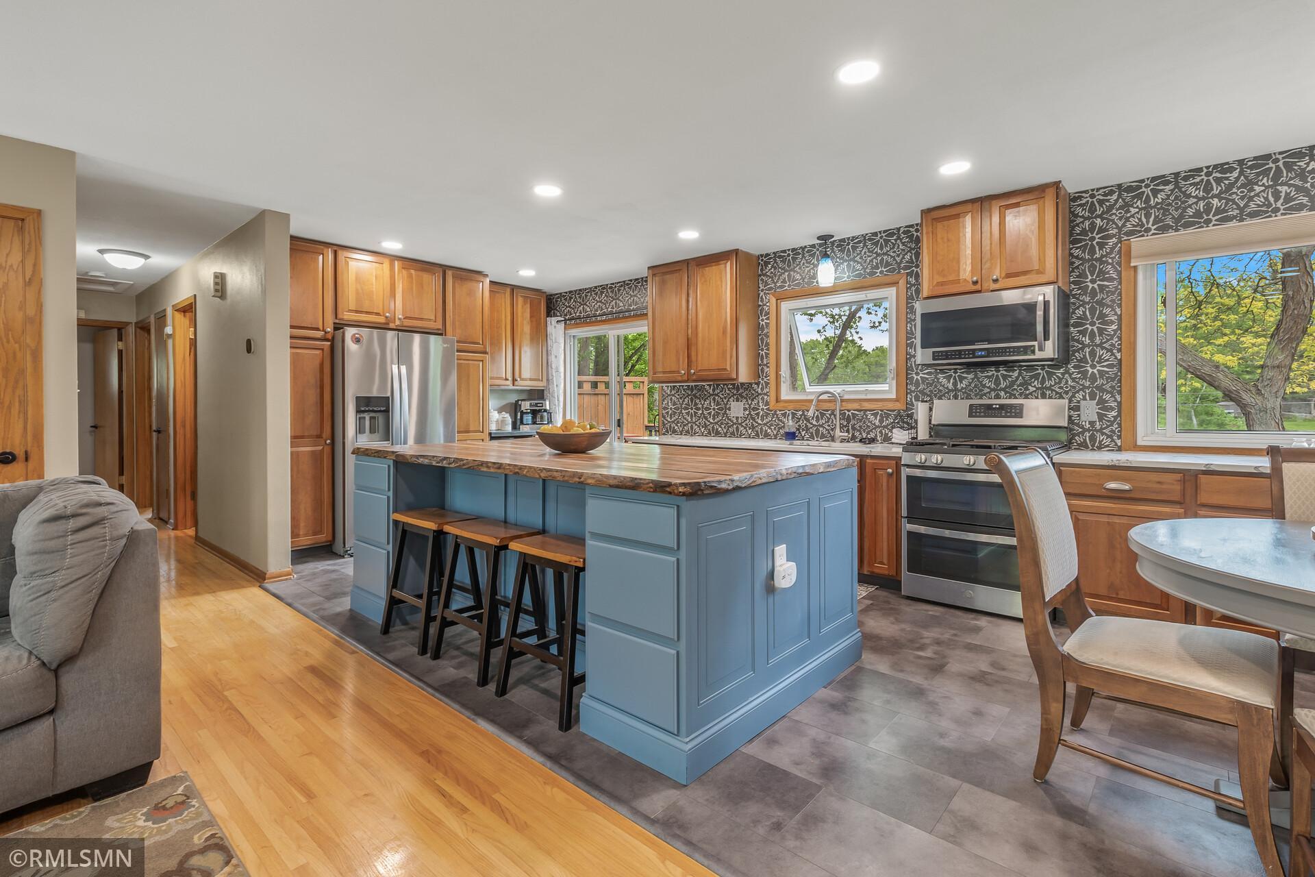 2680 Riviera Drive N