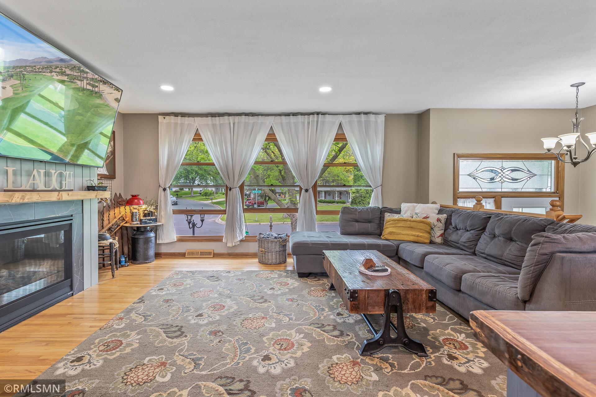 2680 Riviera Drive N