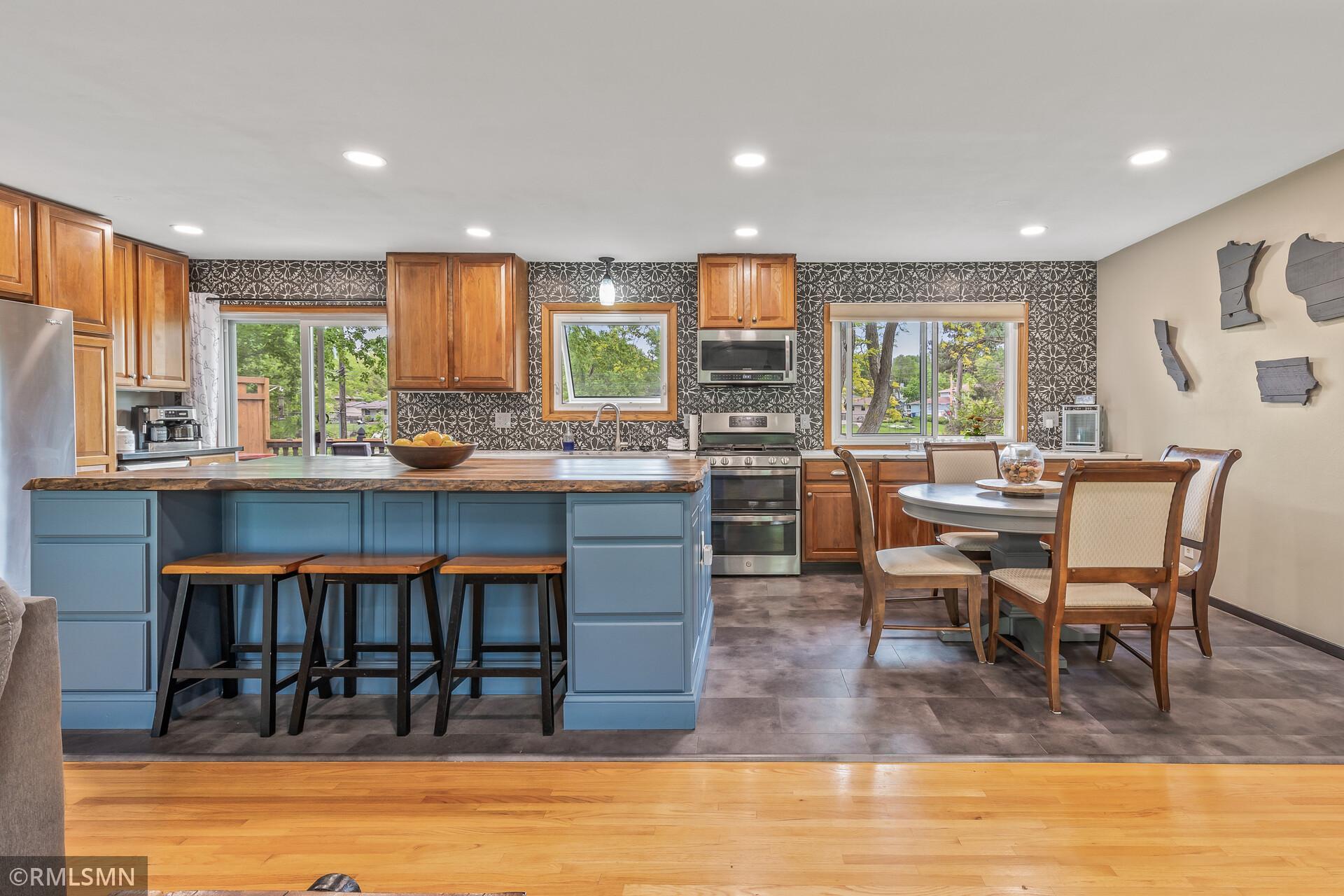 2680 Riviera Drive N