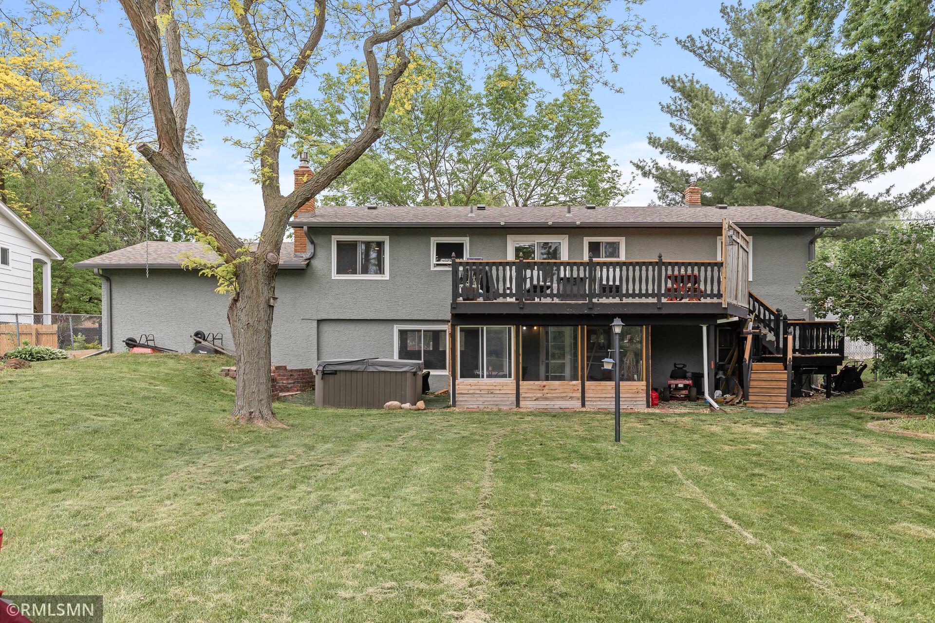 2680 Riviera Drive N