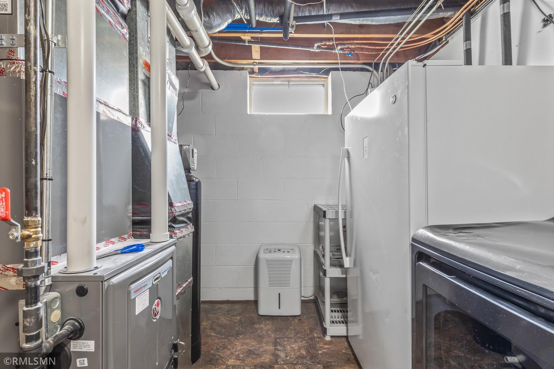 2680 Riviera Drive N