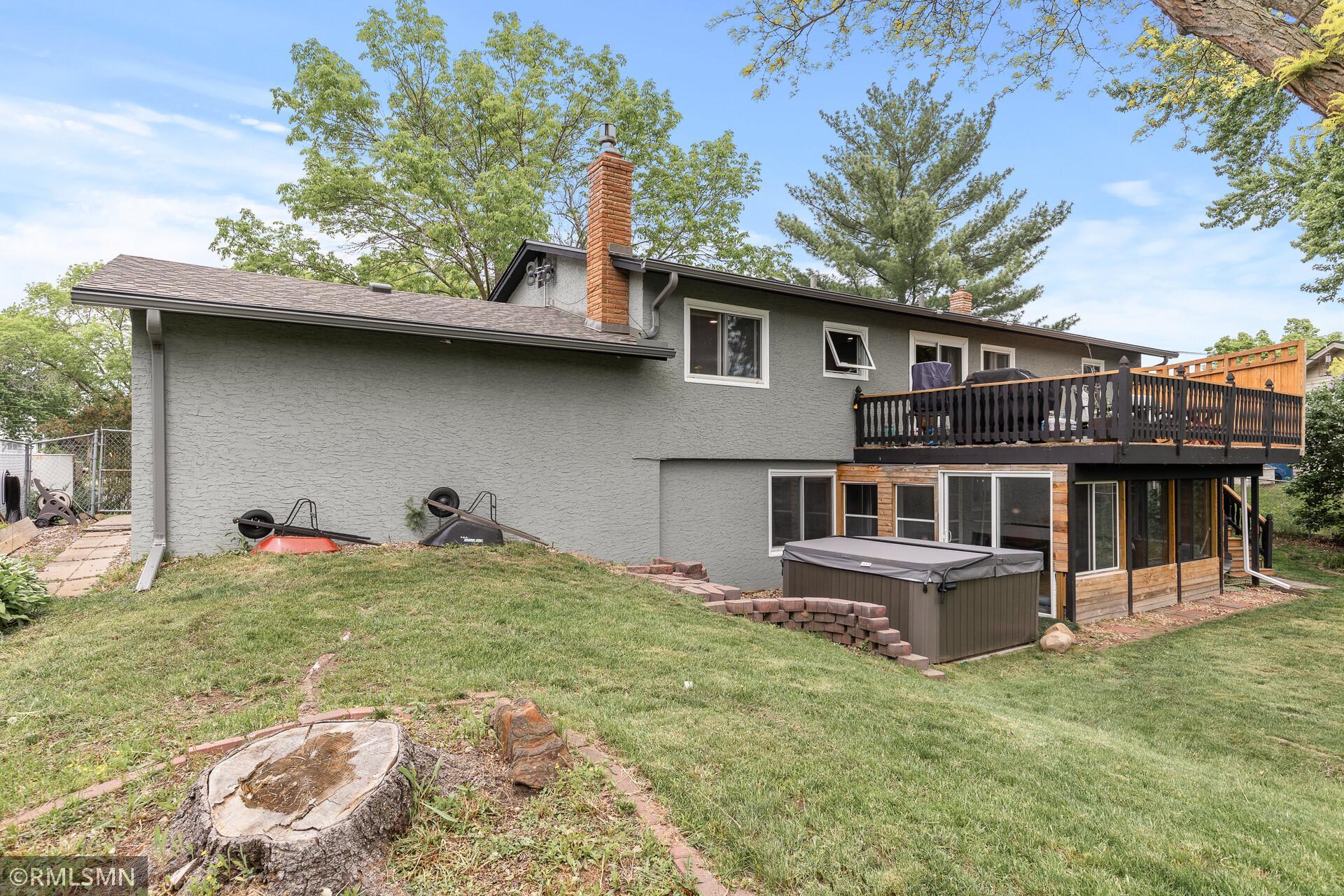 2680 Riviera Drive N