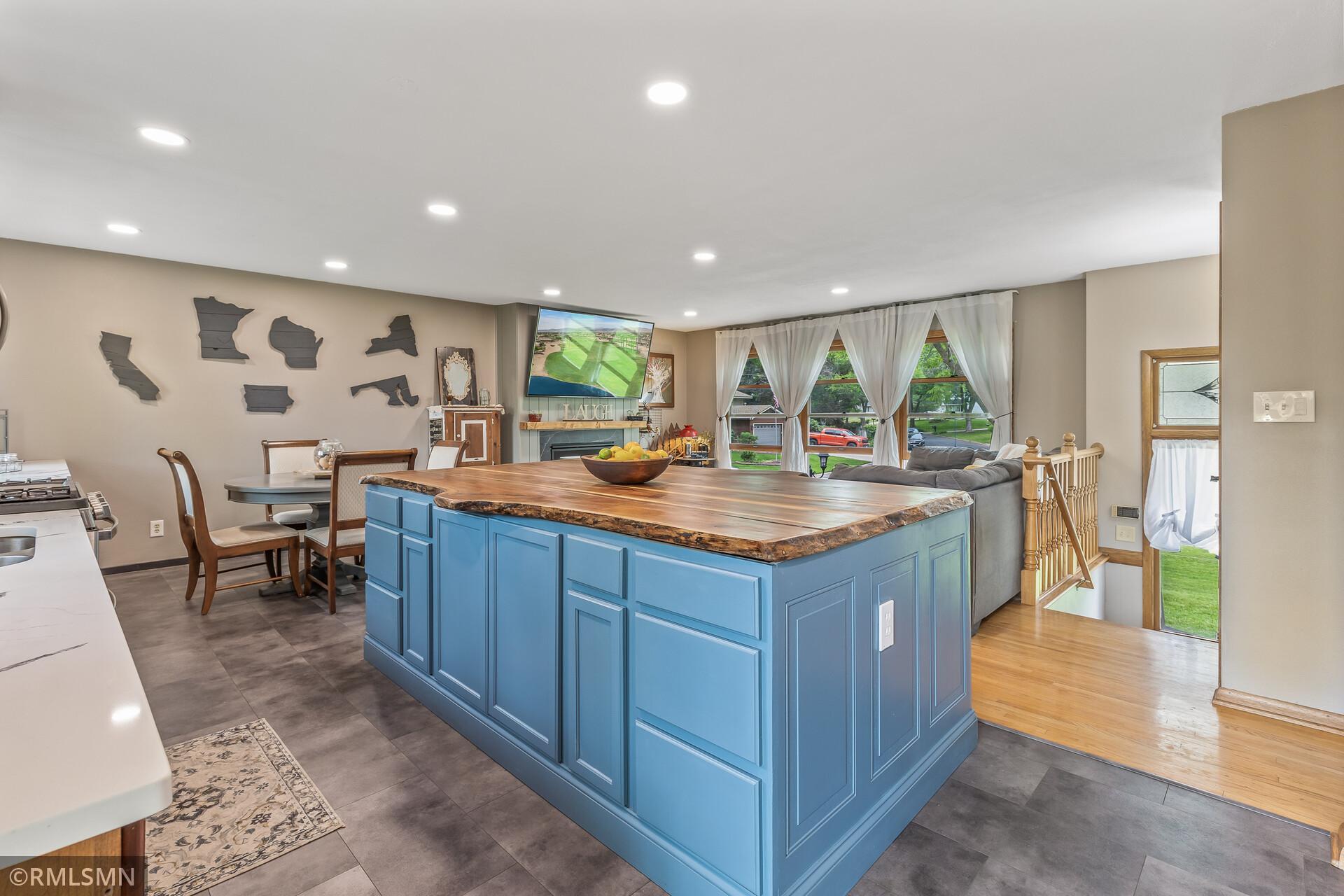 2680 Riviera Drive N