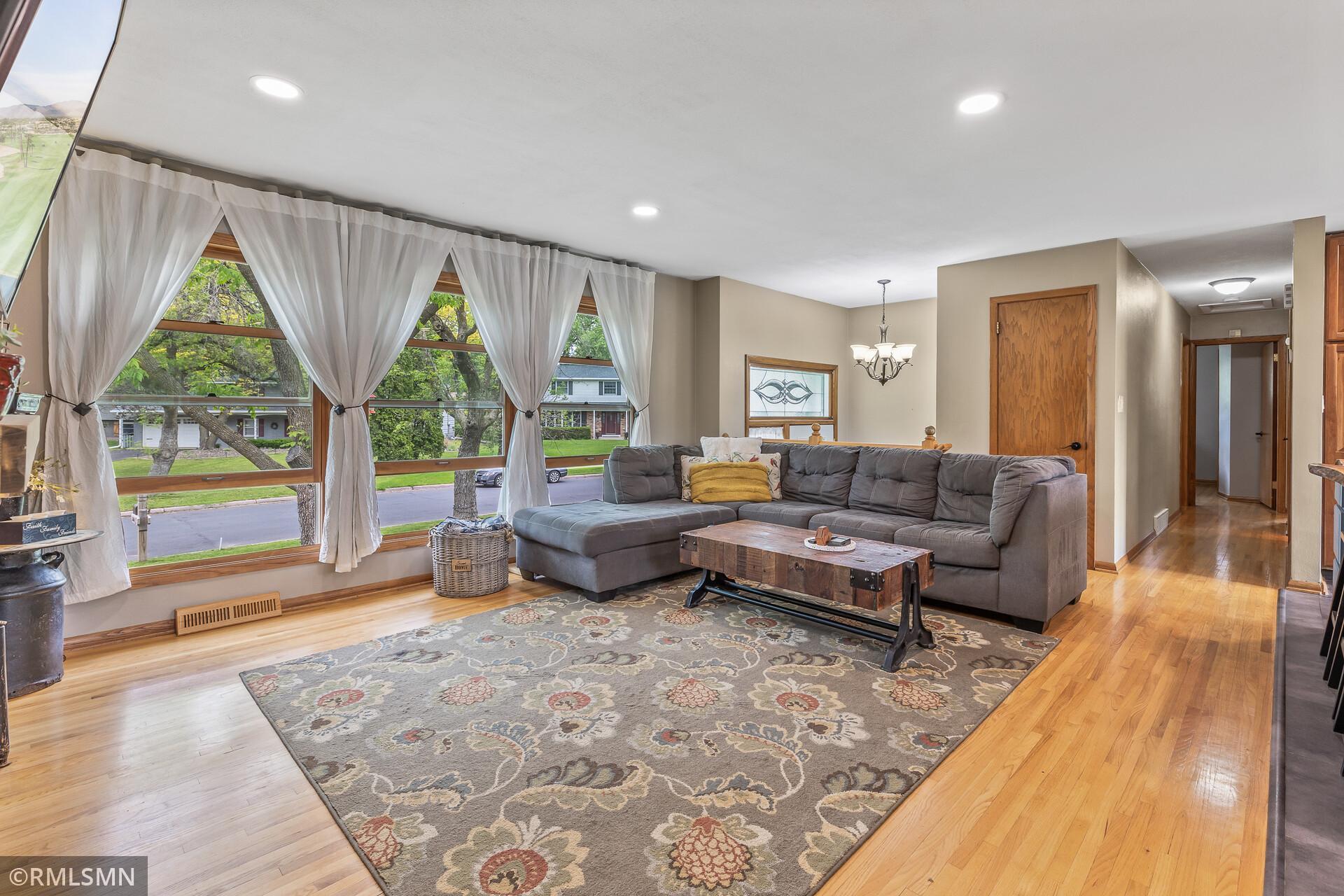 2680 Riviera Drive N