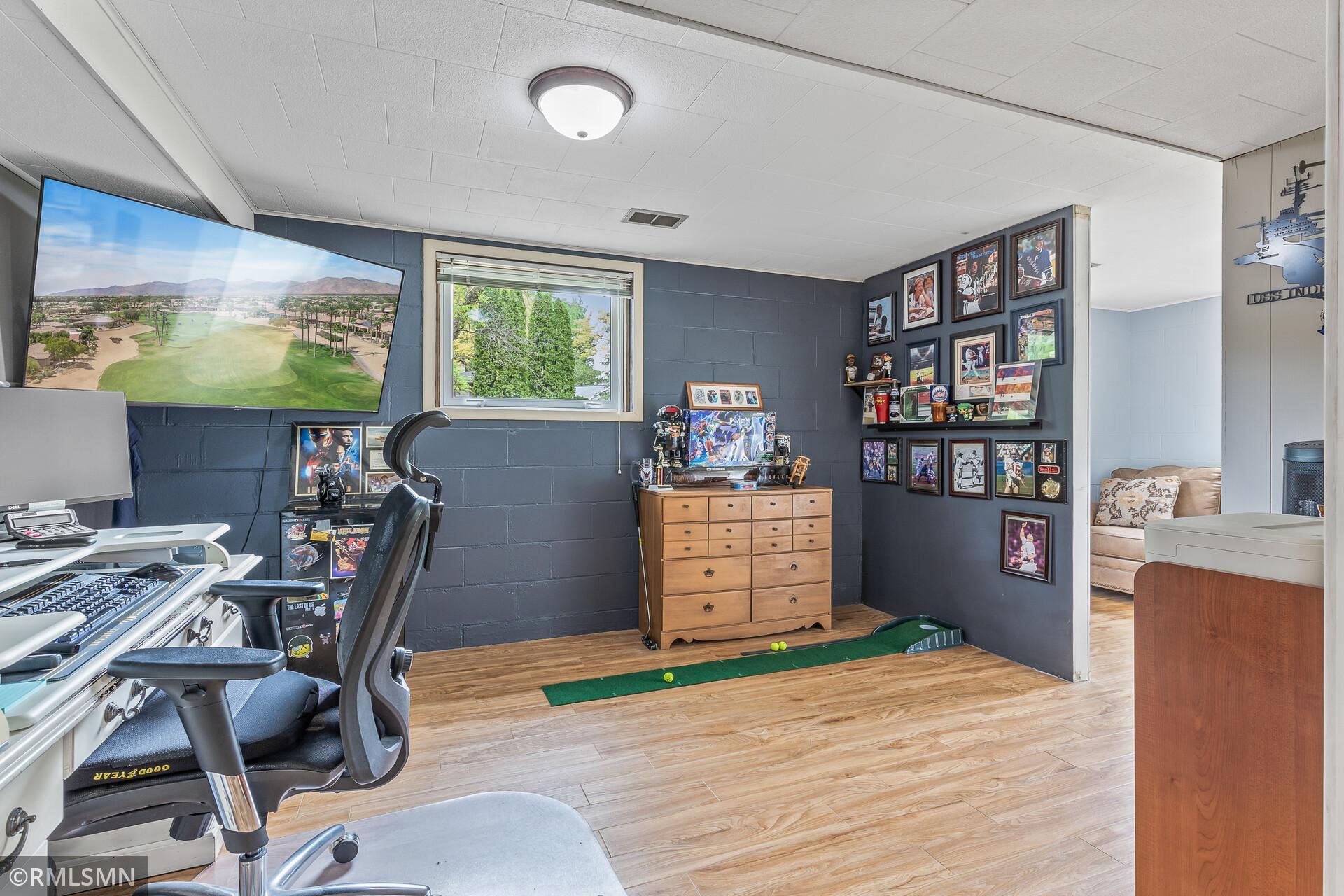 2680 Riviera Drive N