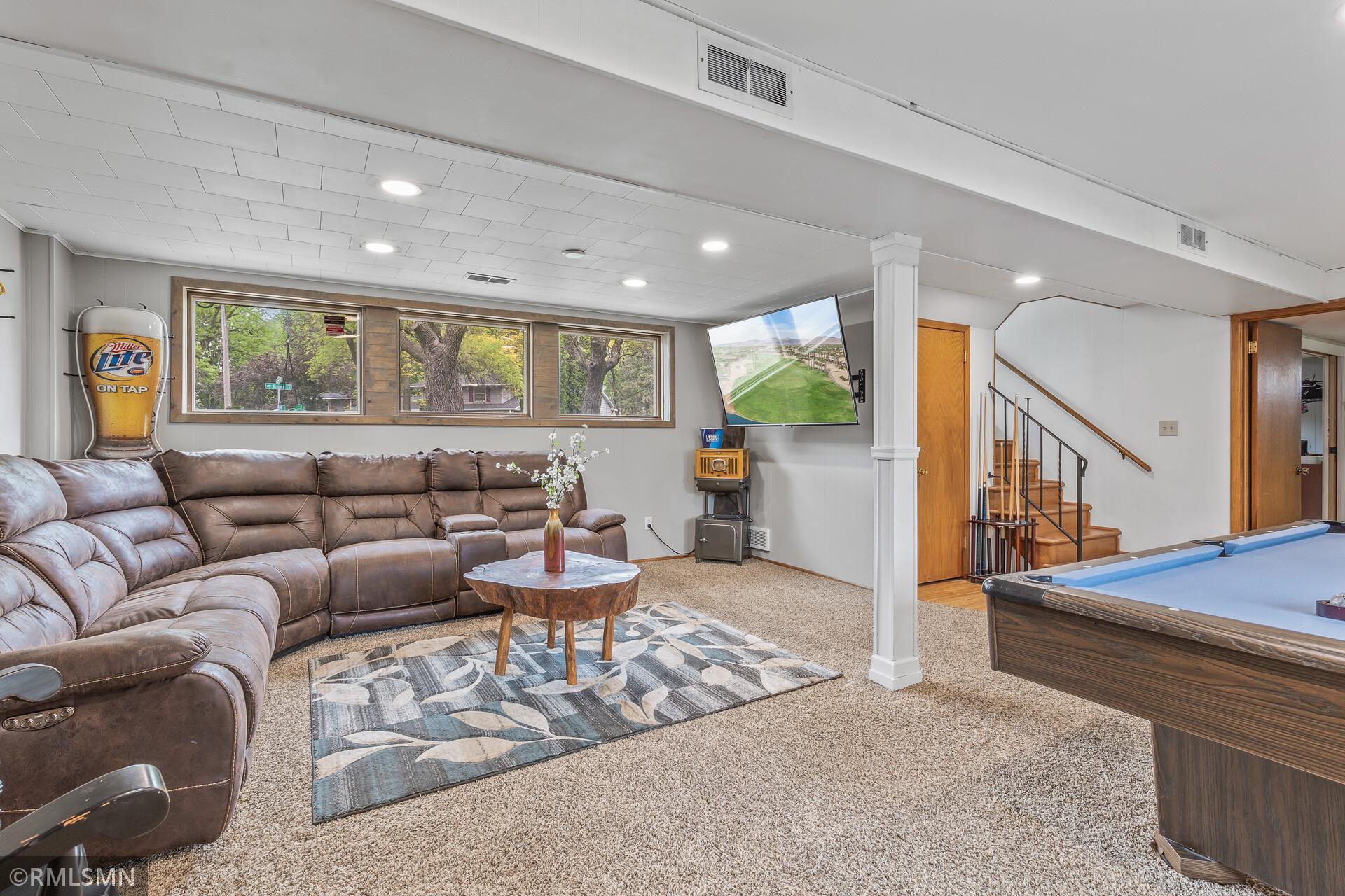 2680 Riviera Drive N