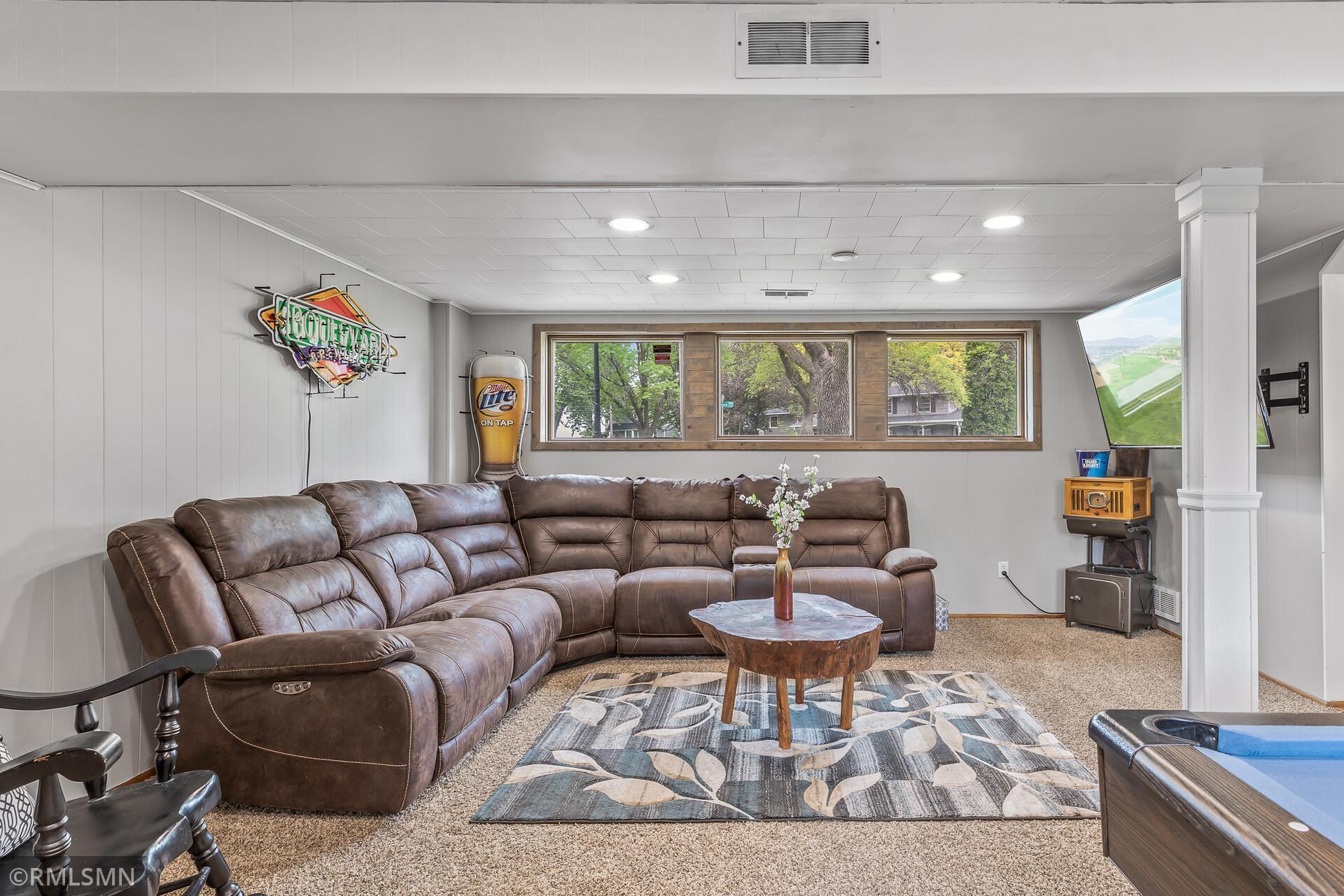 2680 Riviera Drive N