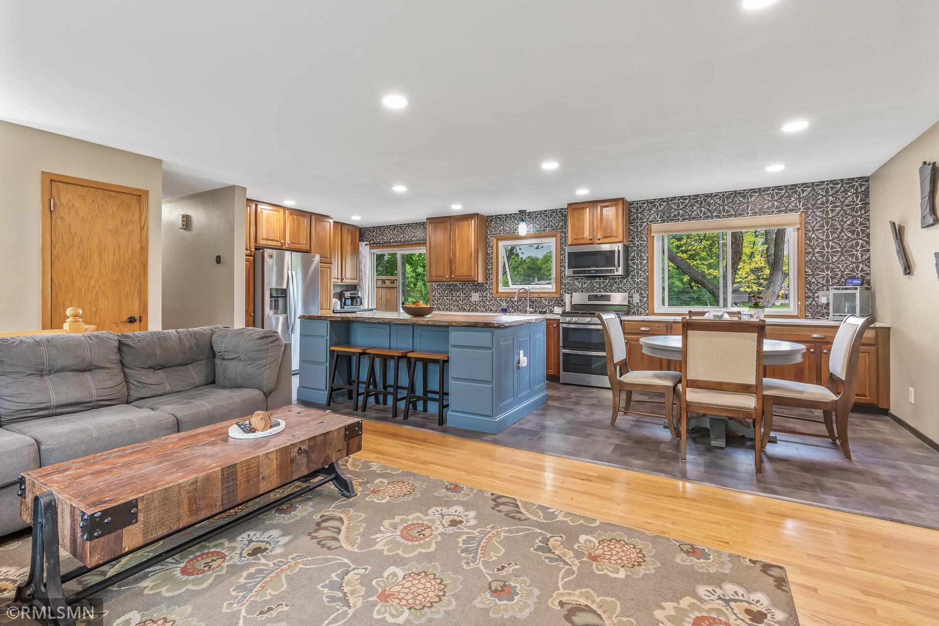 2680 Riviera Drive N