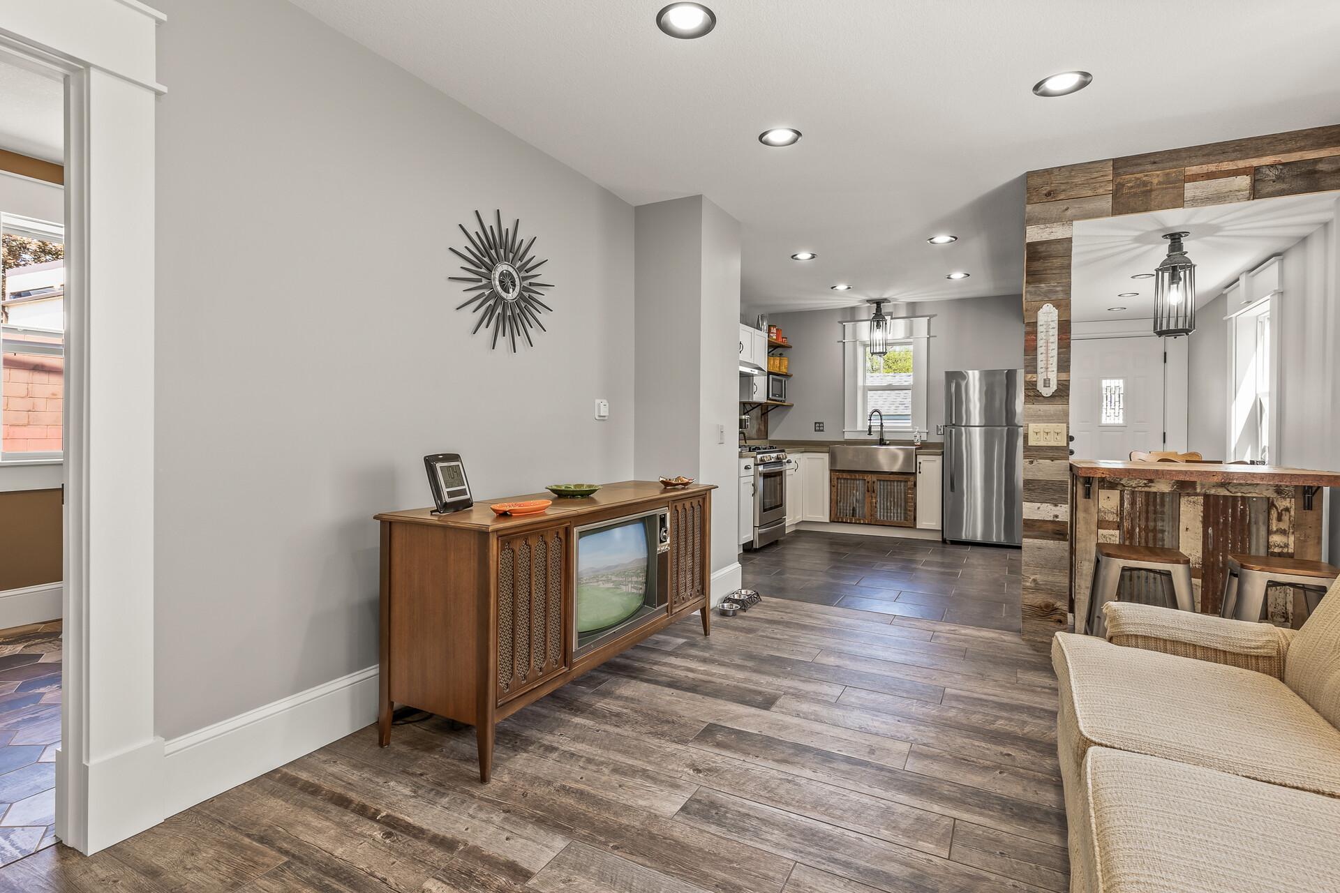 651 Hawthorne Avenue E