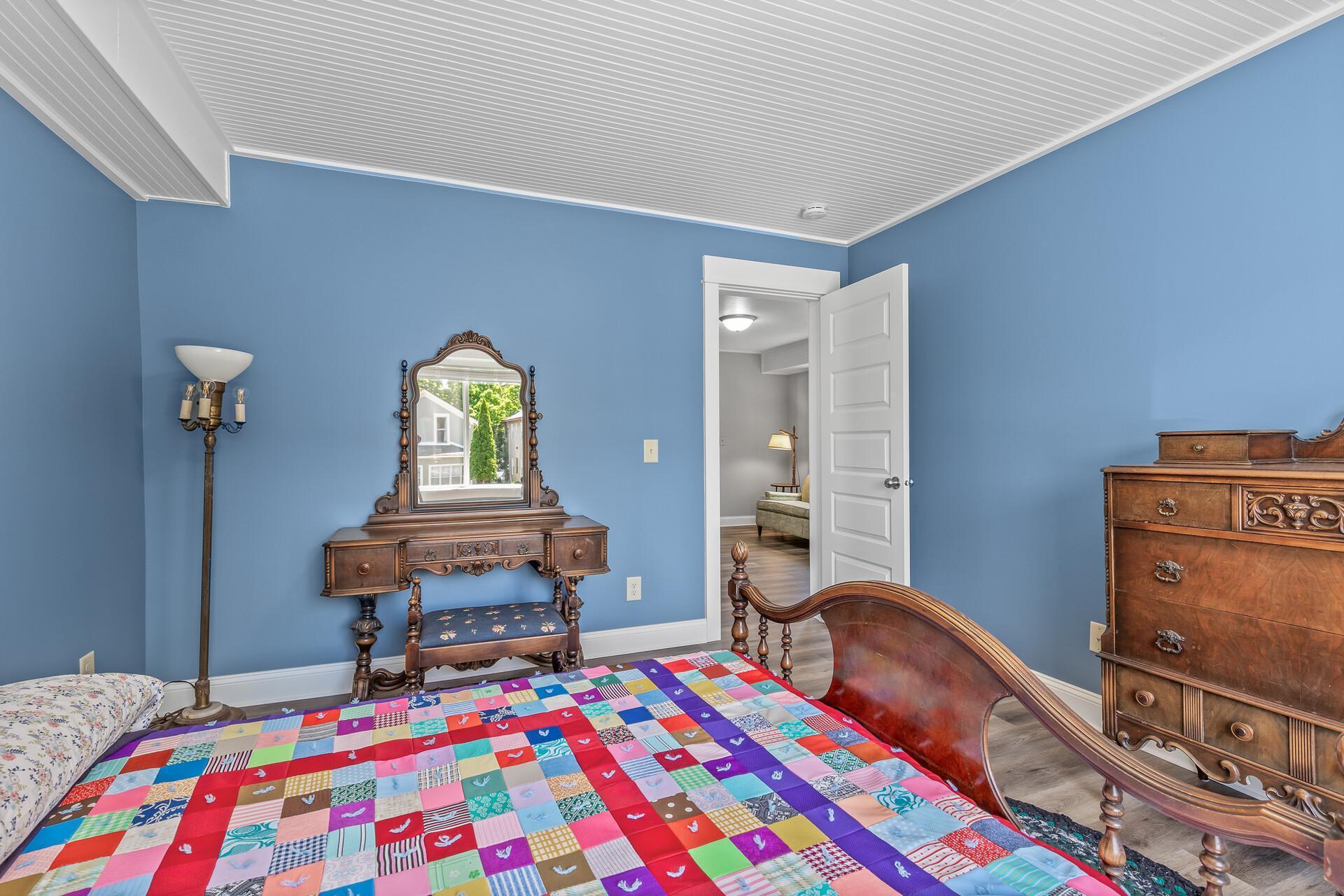 651 Hawthorne Avenue E