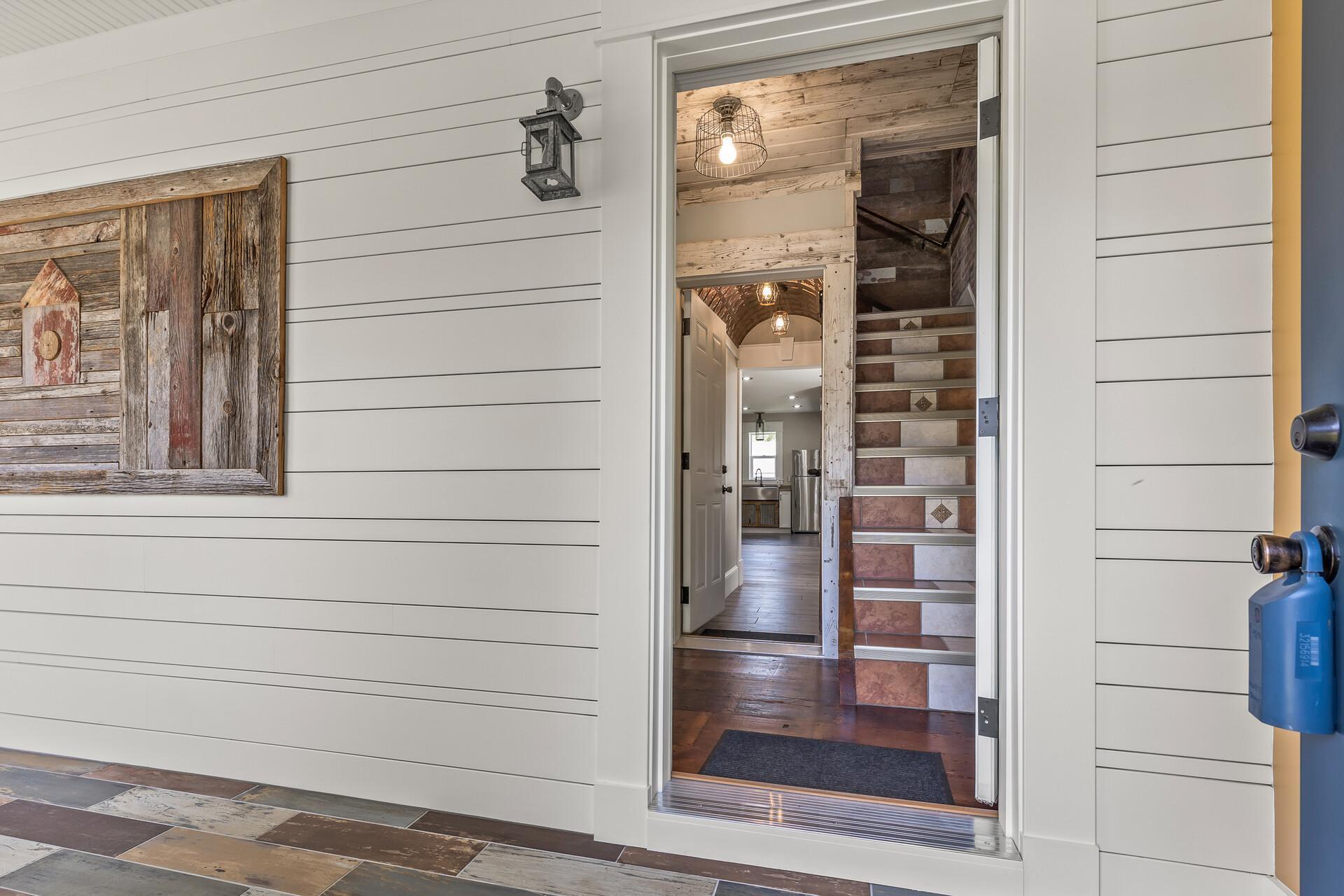 651 Hawthorne Avenue E