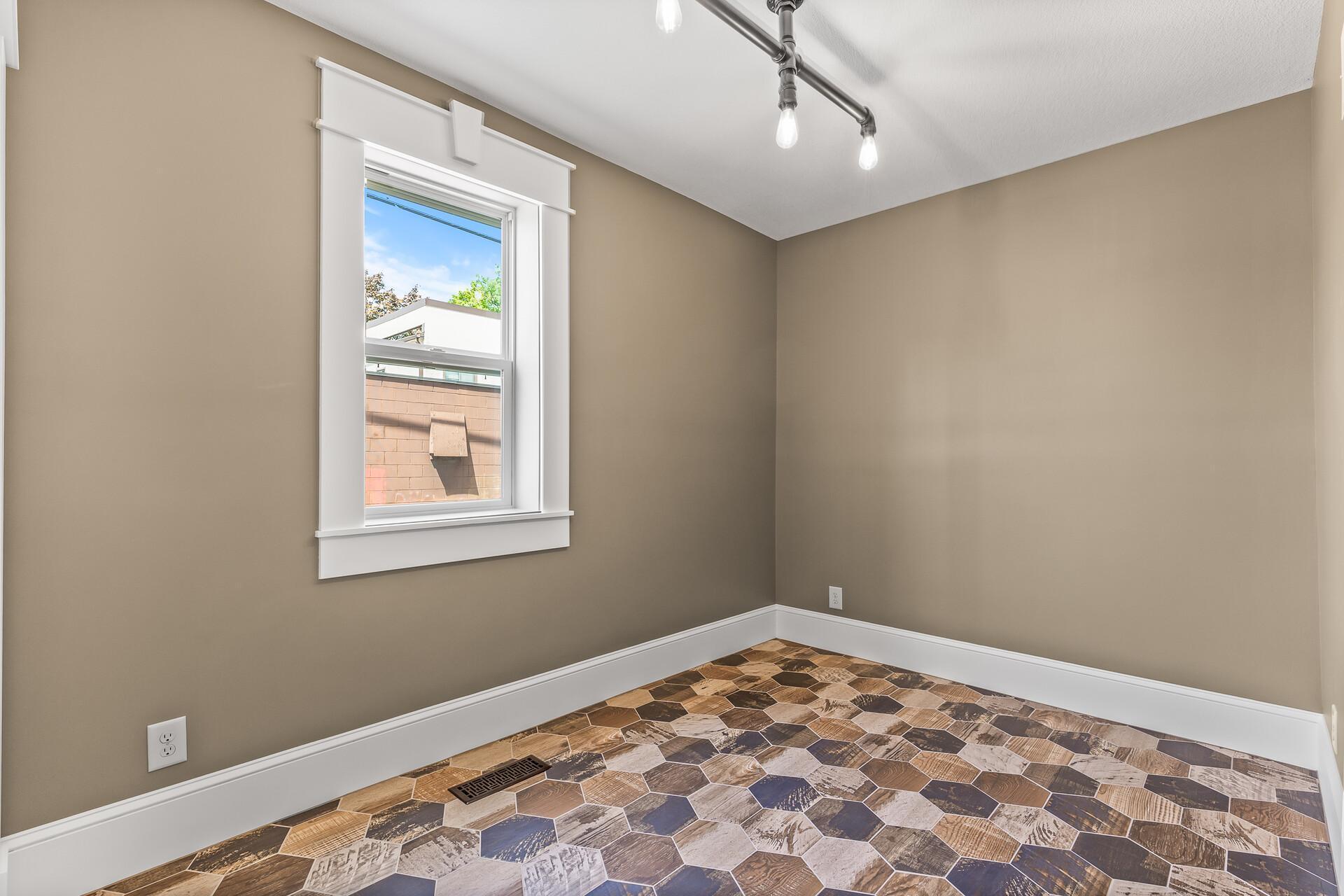 651 Hawthorne Avenue E