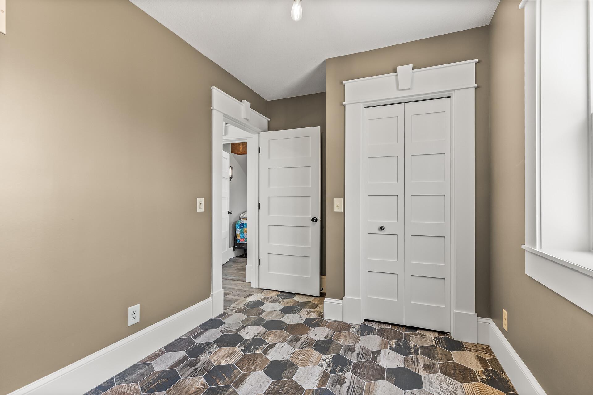 651 Hawthorne Avenue E