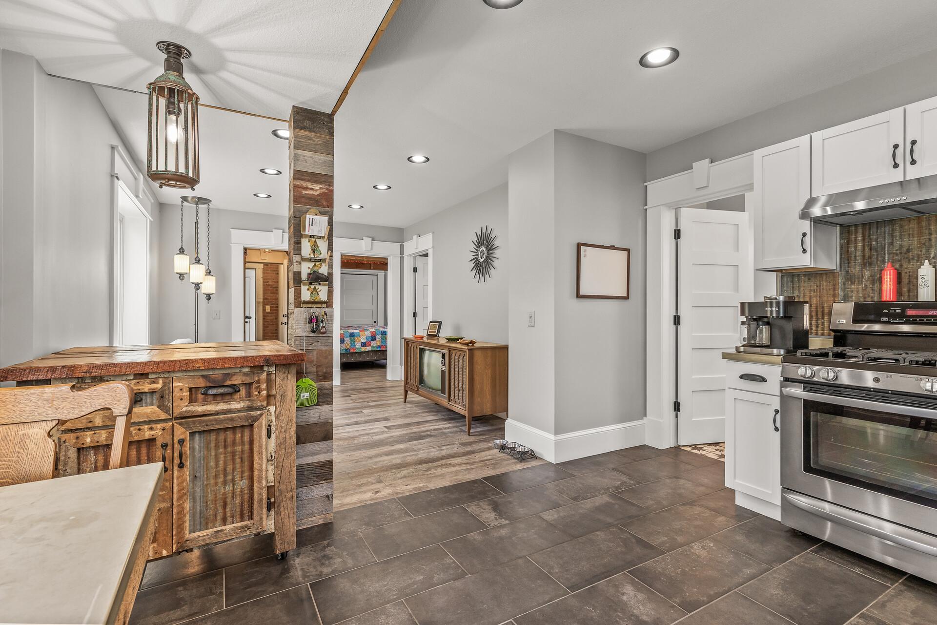 651 Hawthorne Avenue E