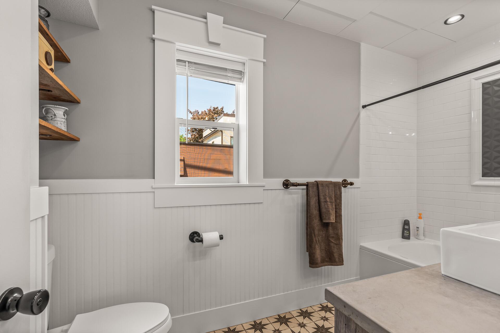 651 Hawthorne Avenue E