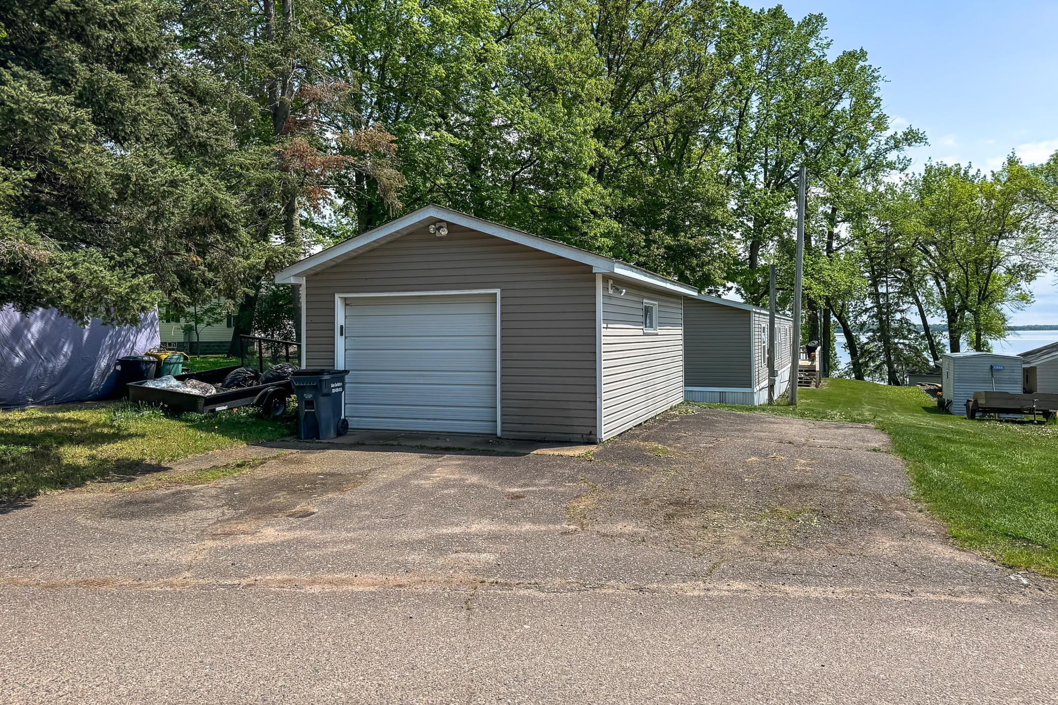 10924 Lakeview Shore Drive