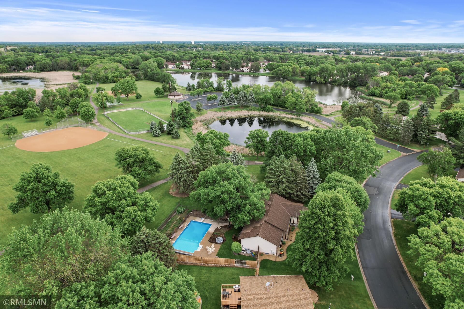 10425 Quaker Lane N