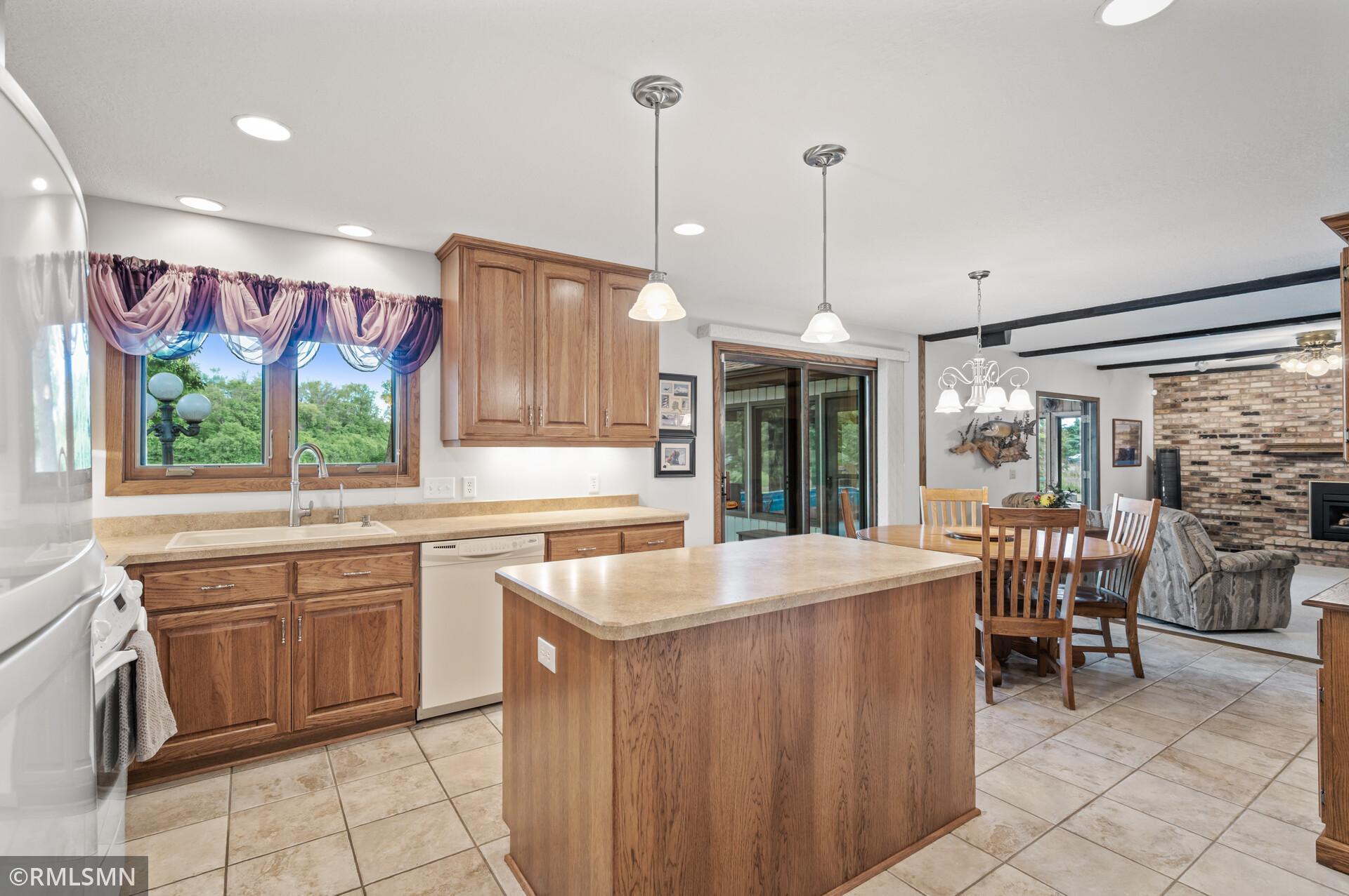 10425 Quaker Lane N