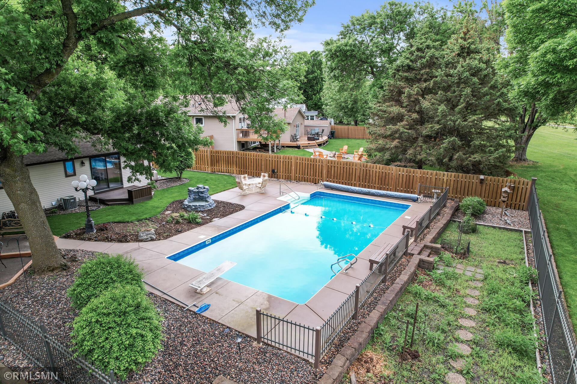 10425 Quaker Lane N