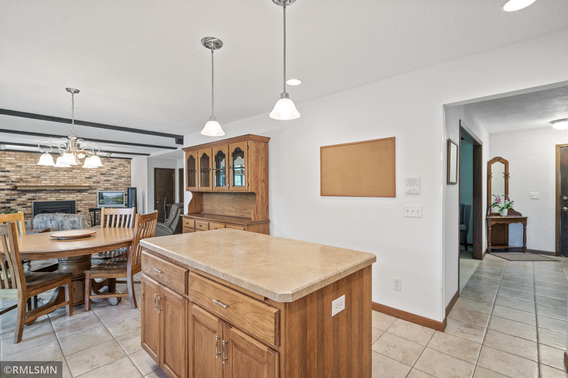10425 Quaker Lane N