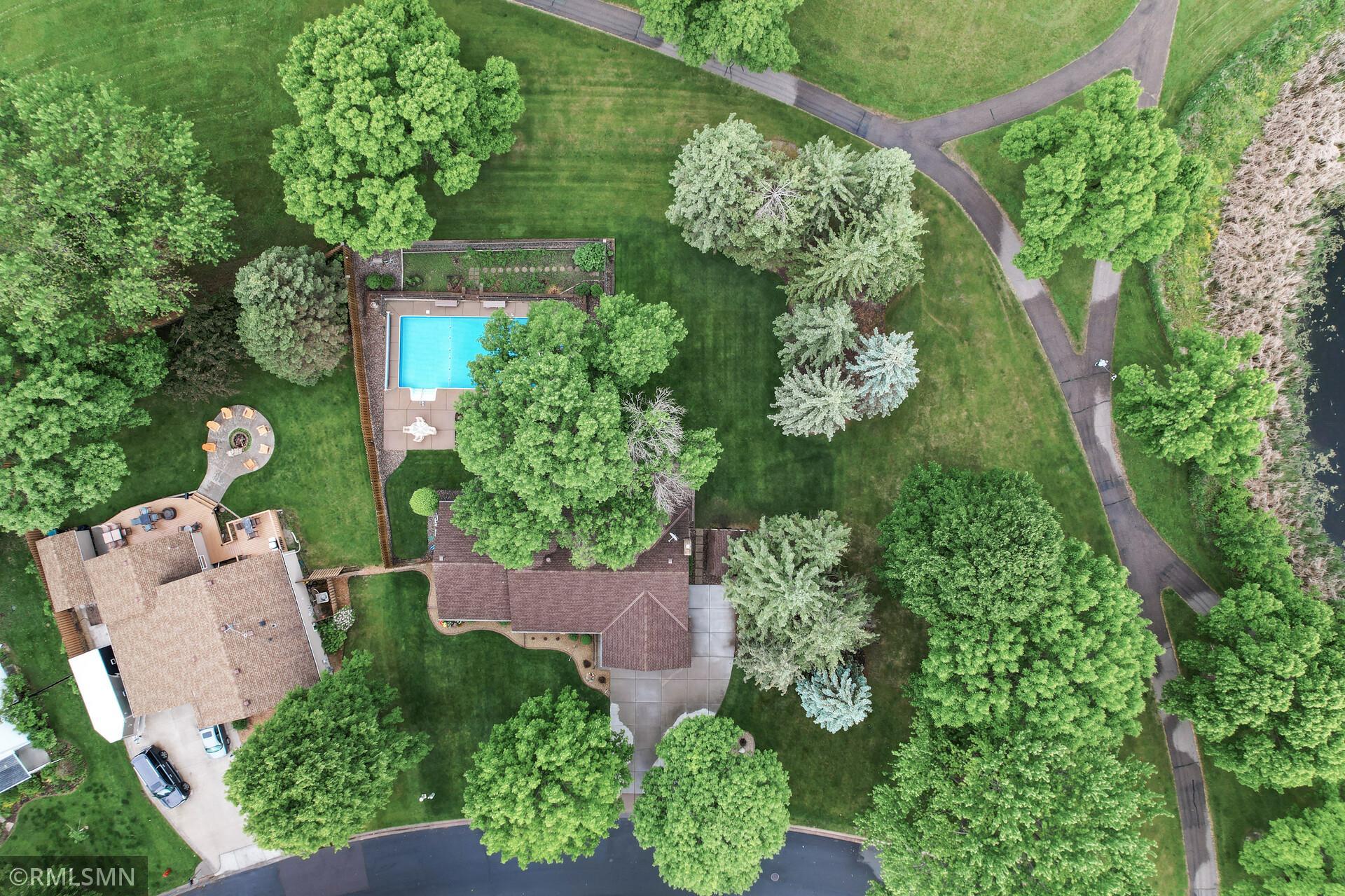 10425 Quaker Lane N