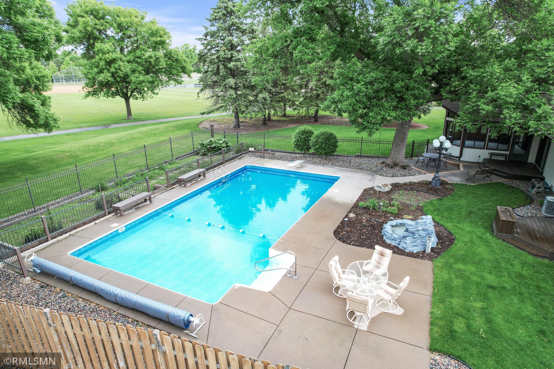 10425 Quaker Lane N