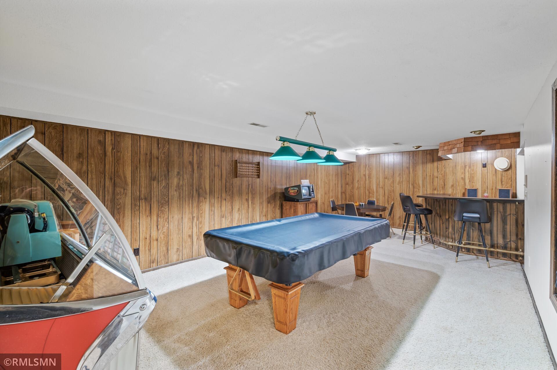 10425 Quaker Lane N