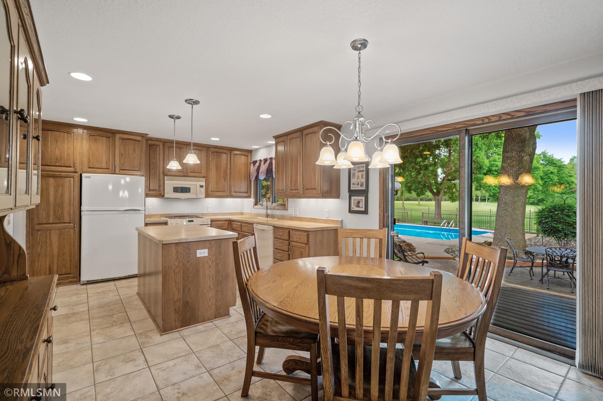 10425 Quaker Lane N