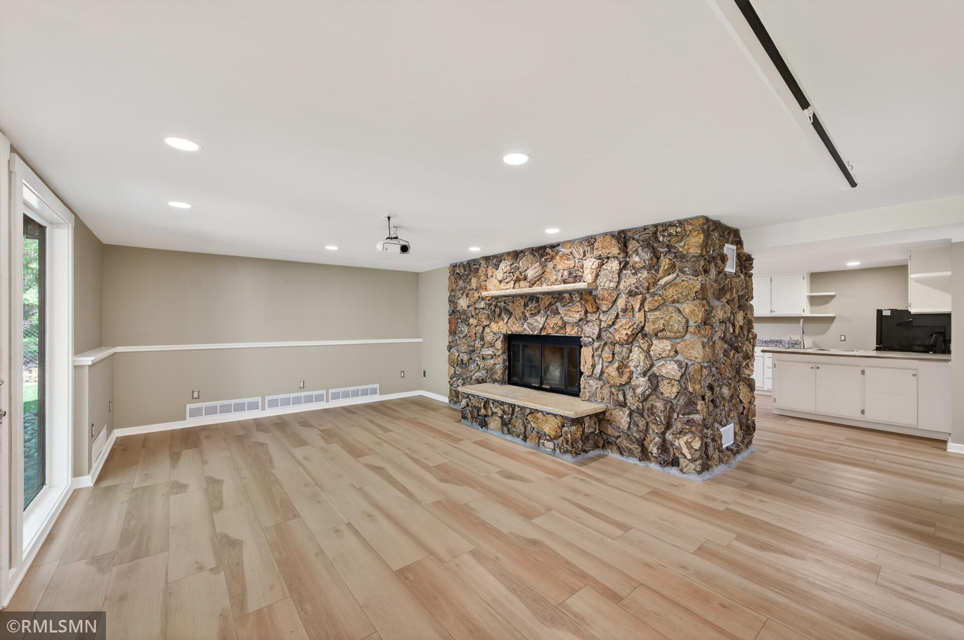 5931 Hobe Lane