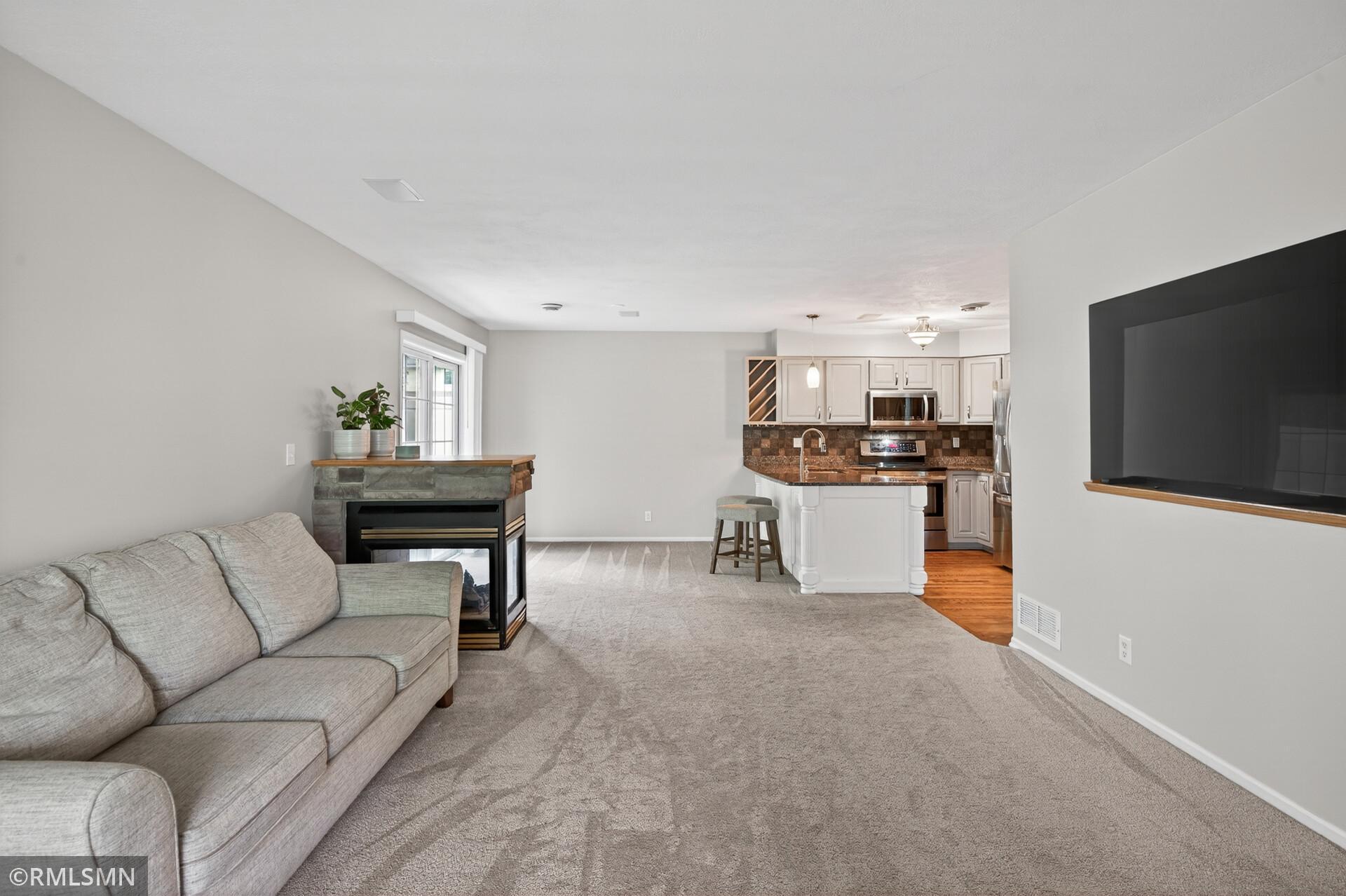 5651 138th Street N