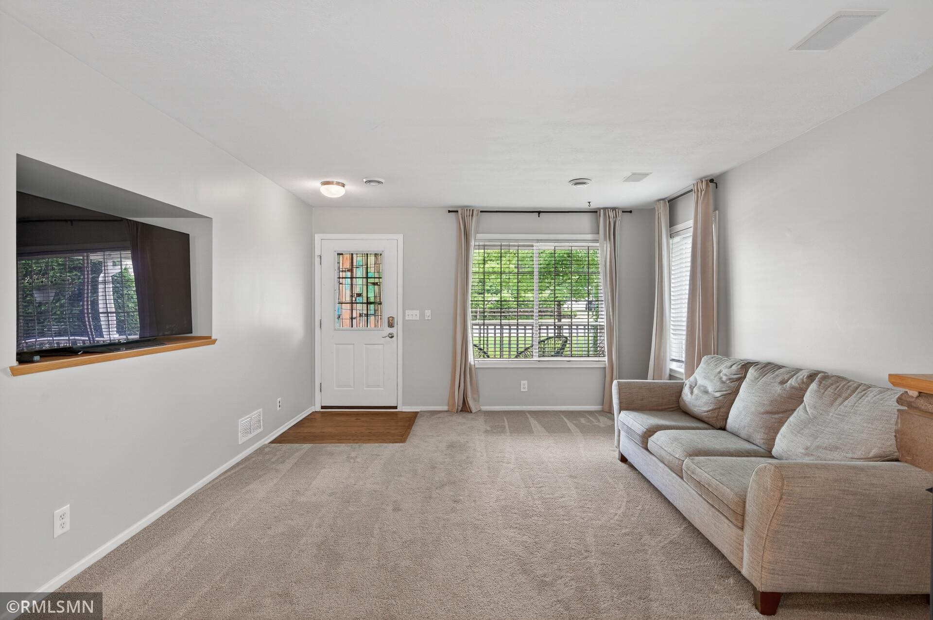 5651 138th Street N