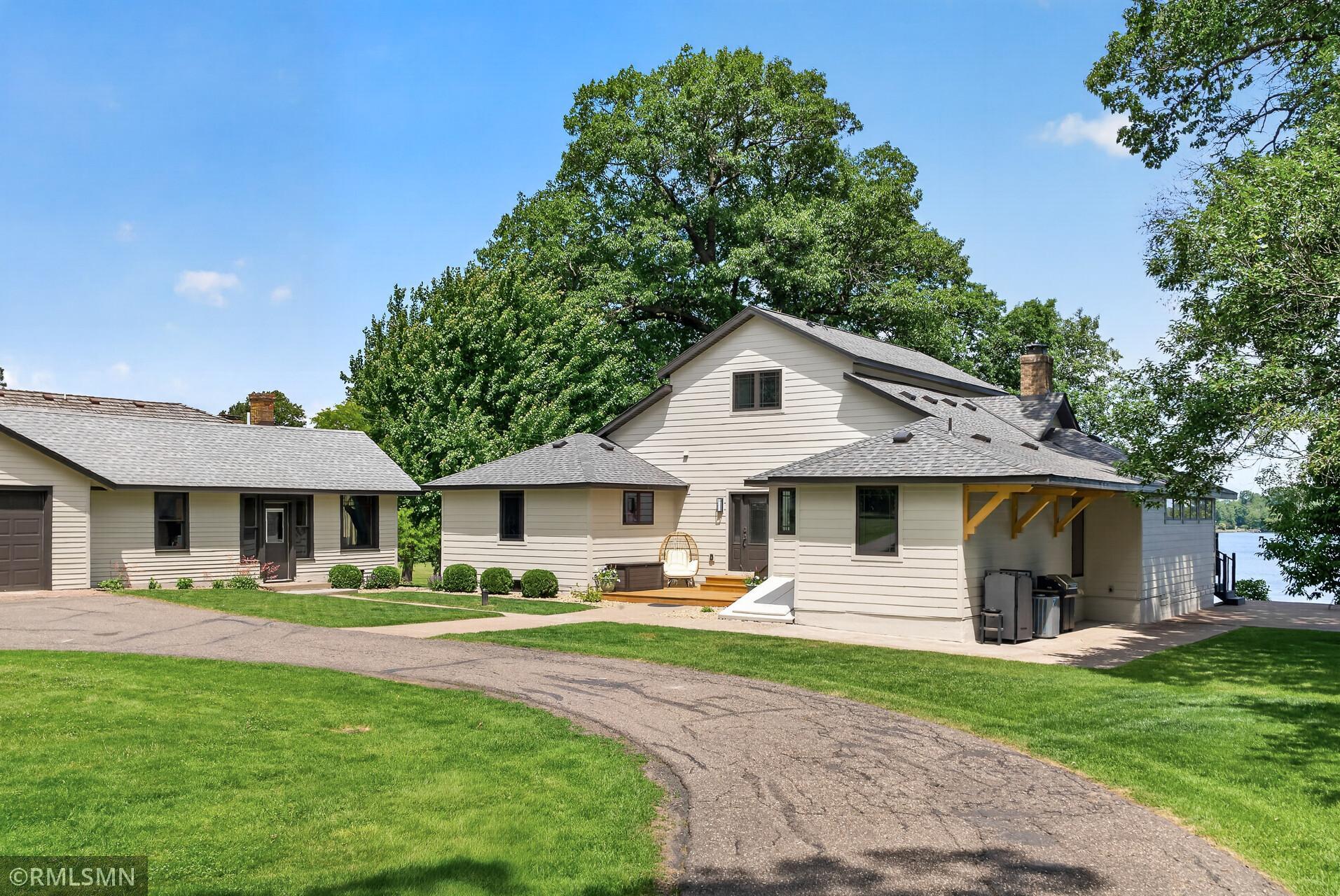 7520 217th Street N