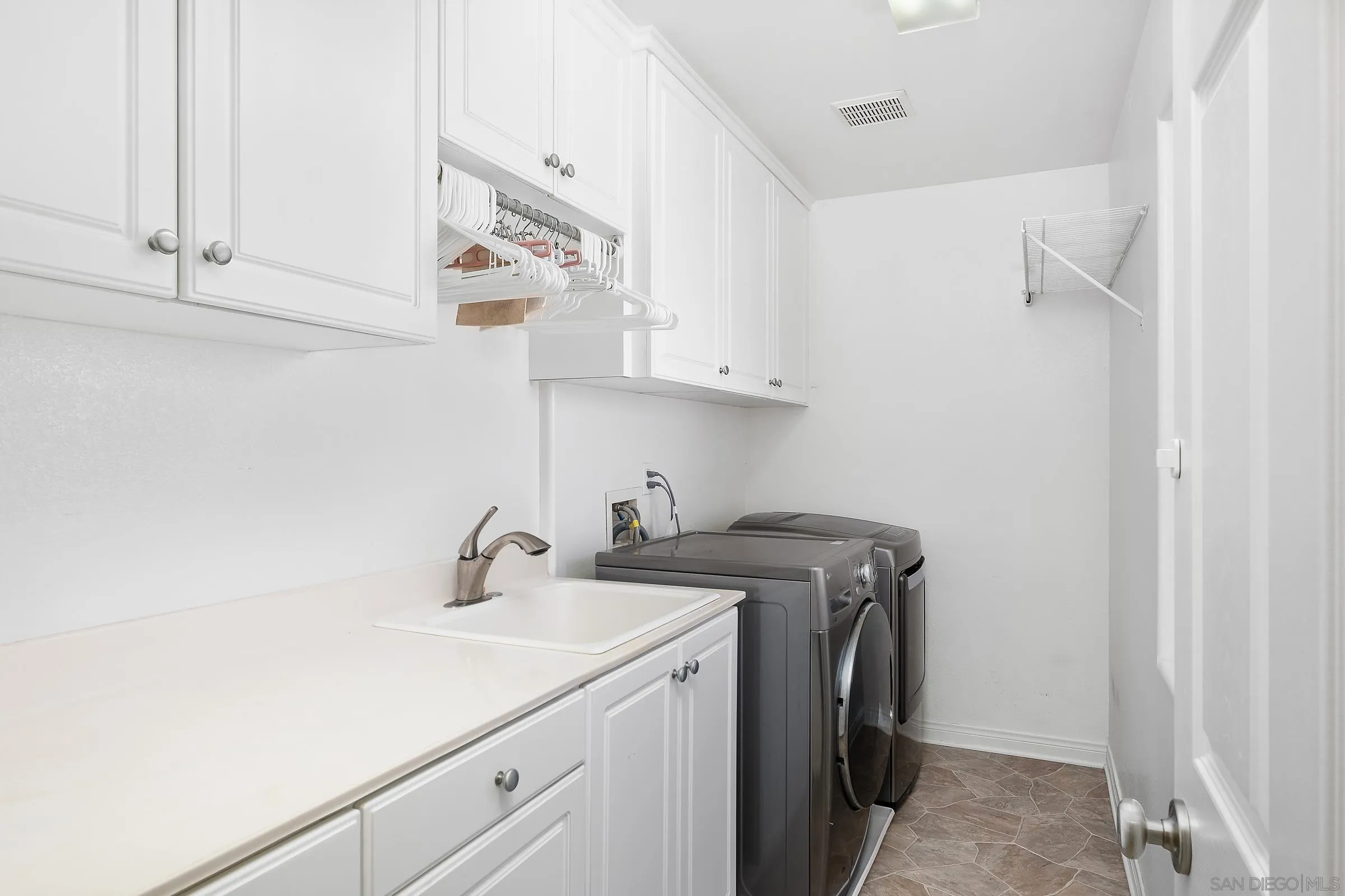 1058 Victory Ct