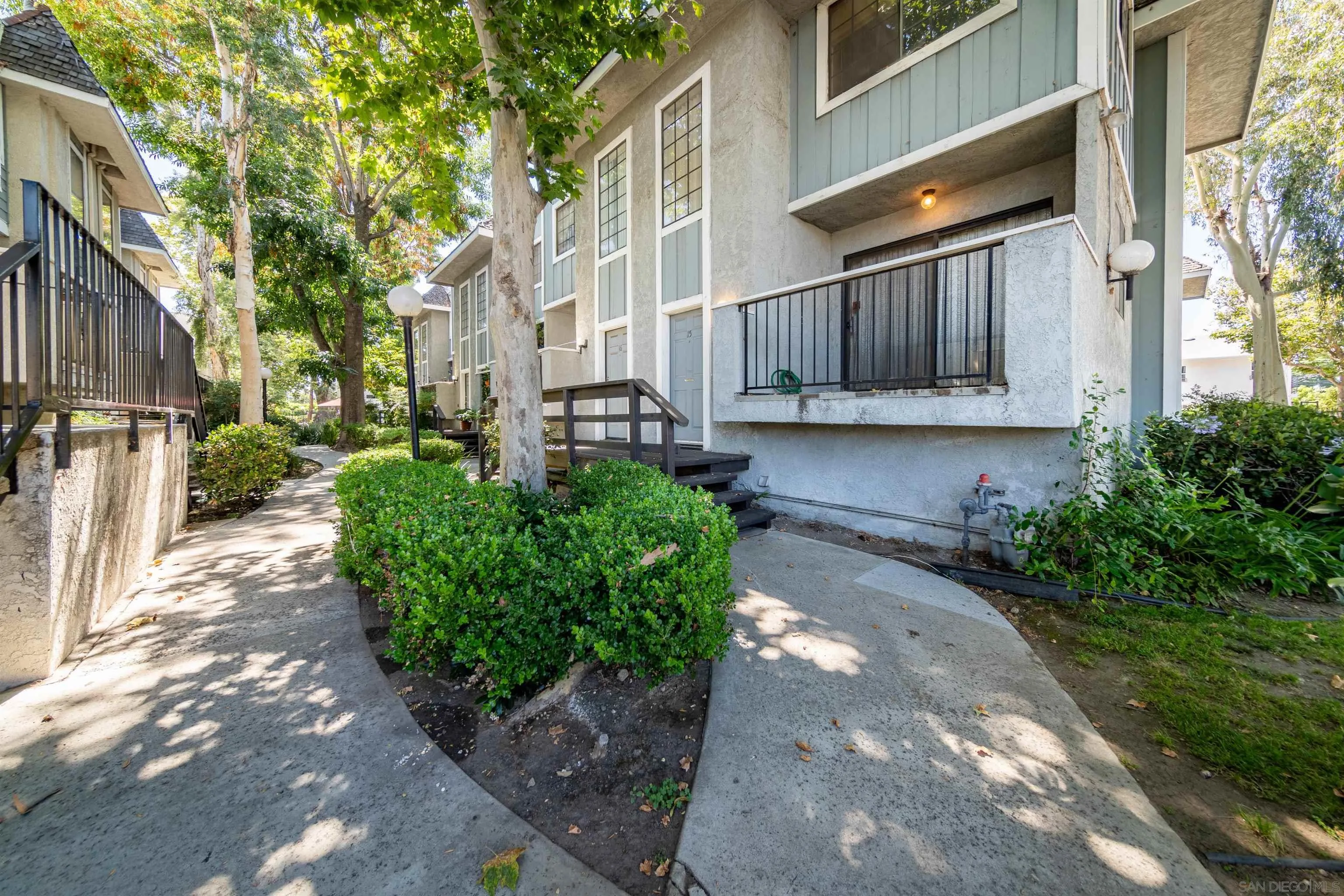 9140 Burnet Ave Unit 15