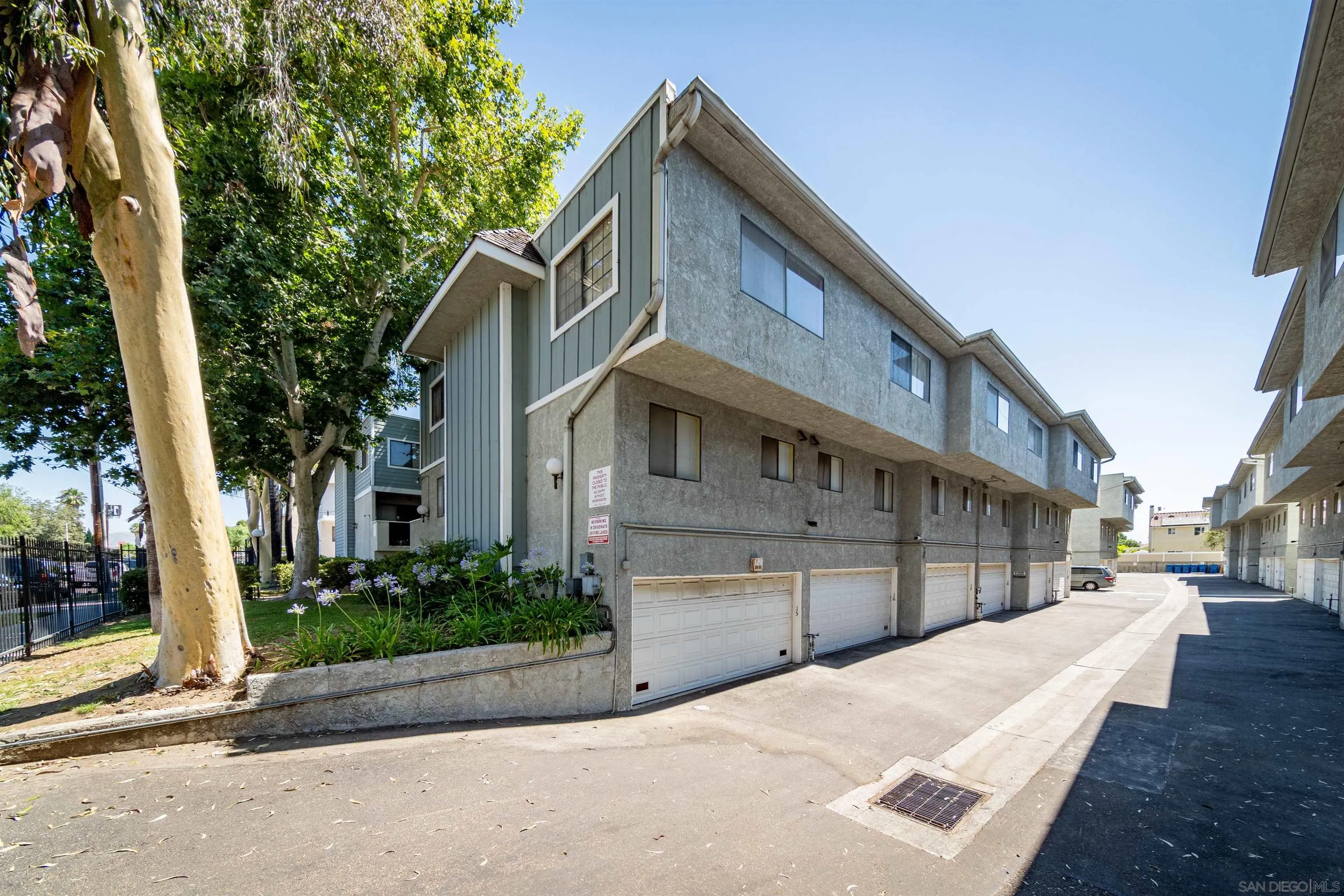 9140 Burnet Ave Unit 15