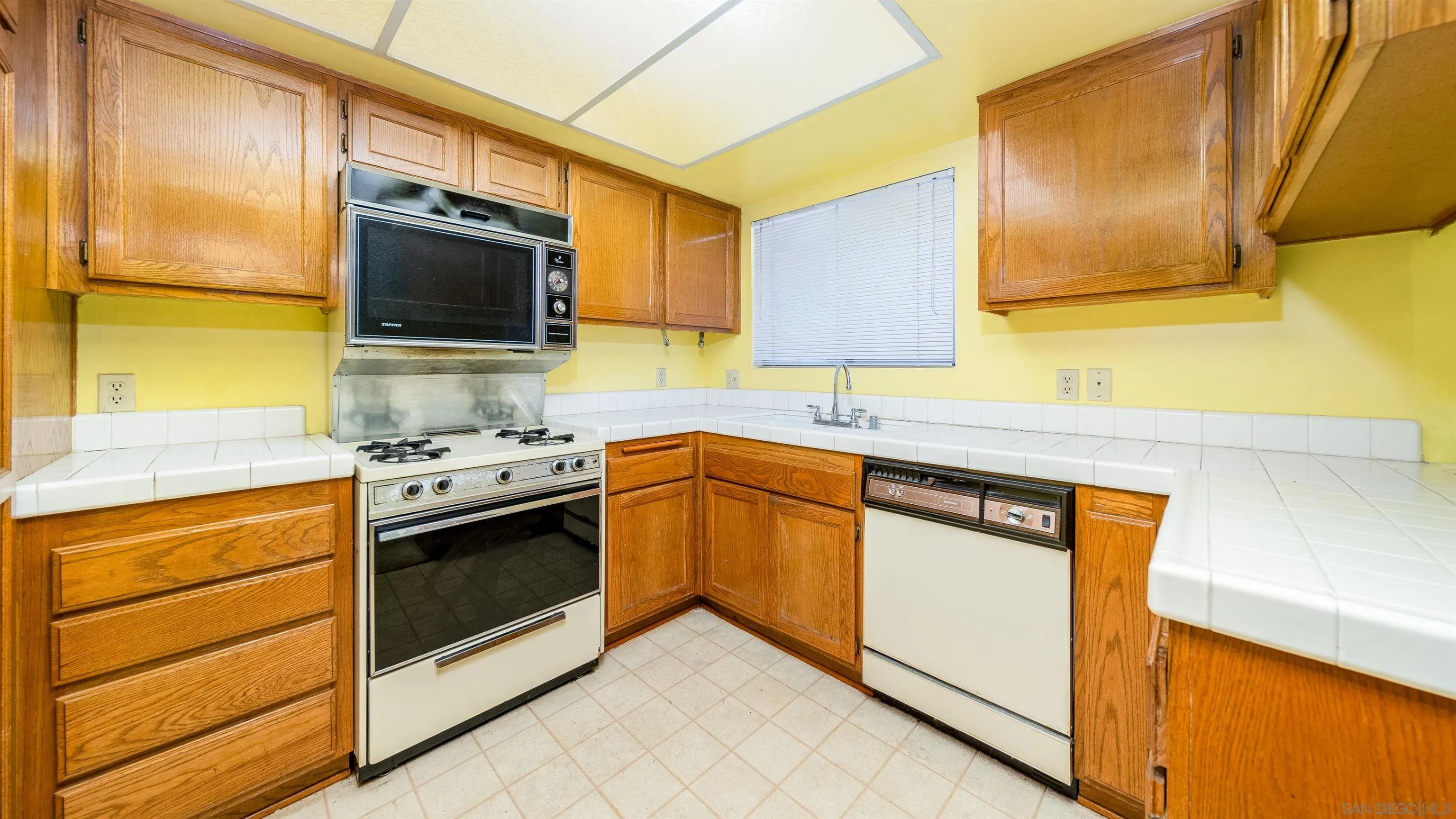 9140 Burnet Ave Unit 15