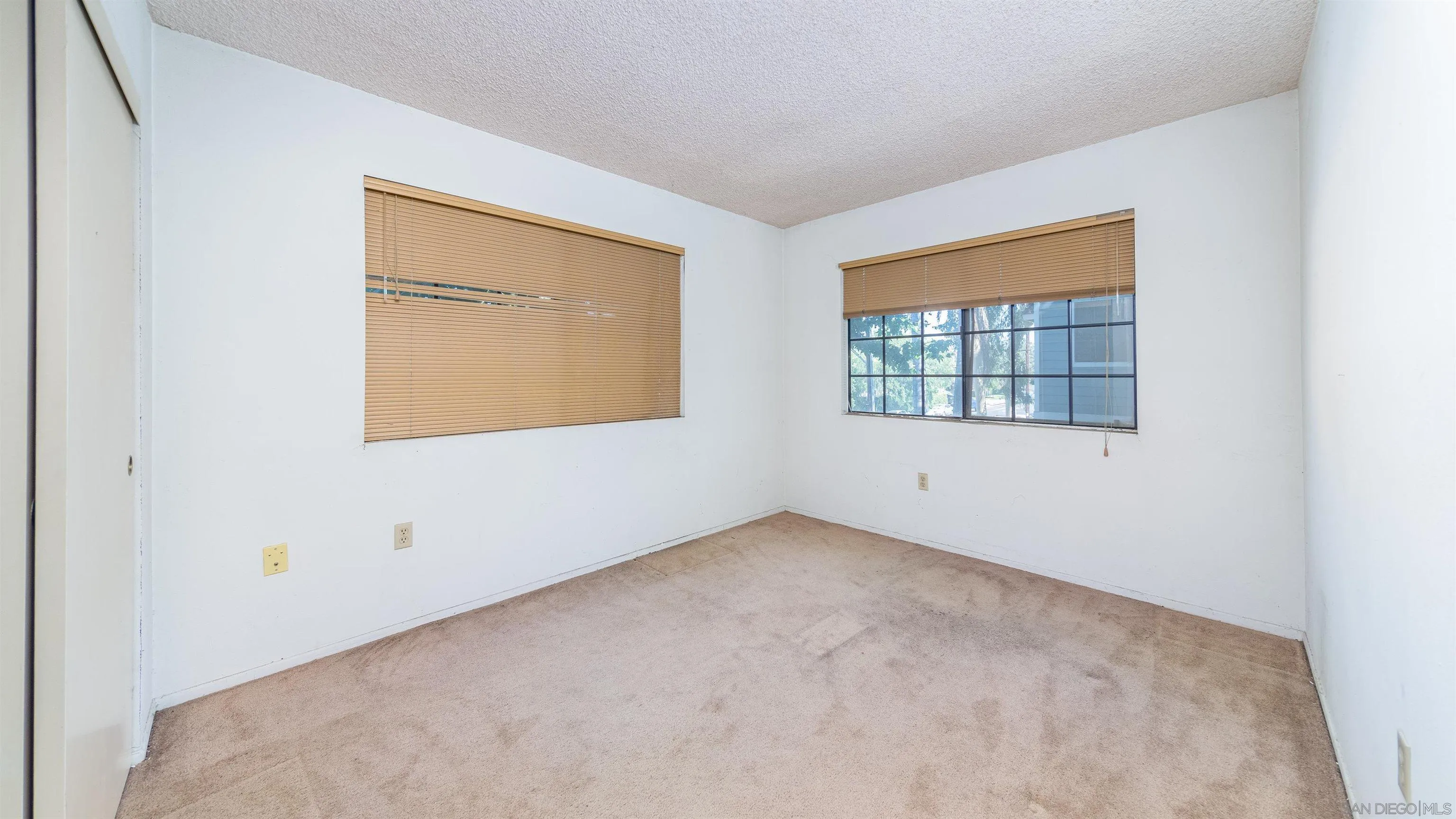 9140 Burnet Ave Unit 15