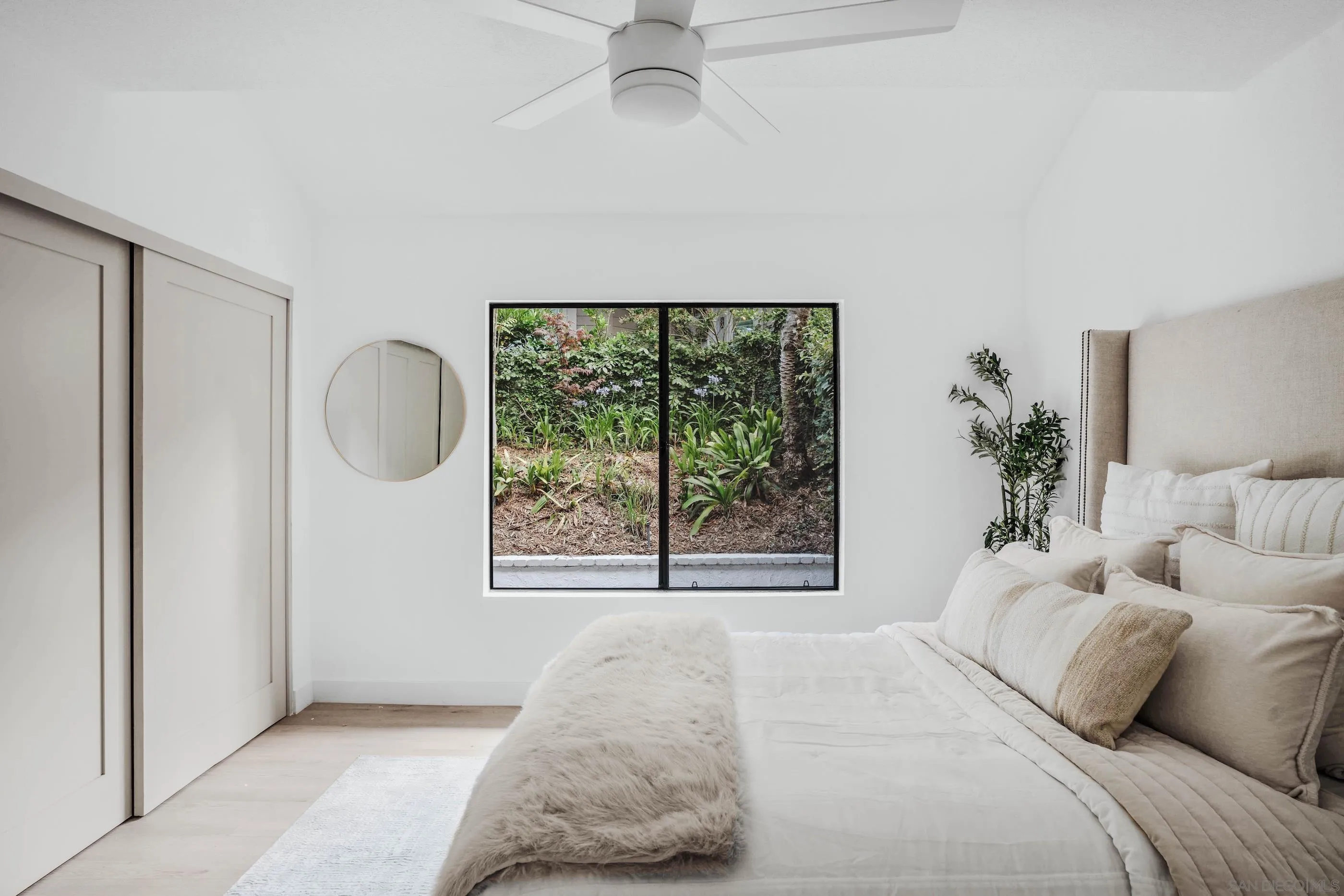 242 Via Villena