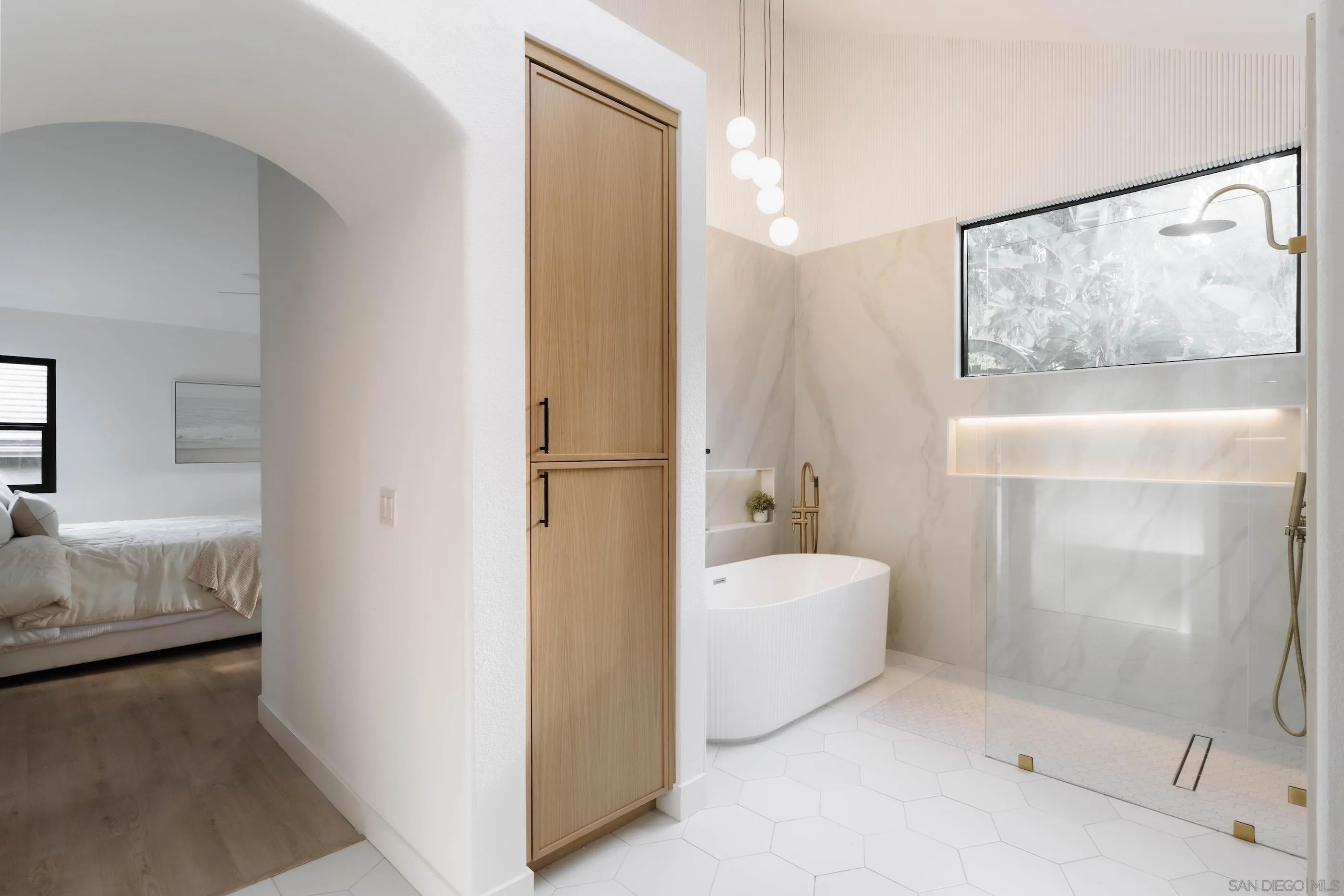 242 Via Villena