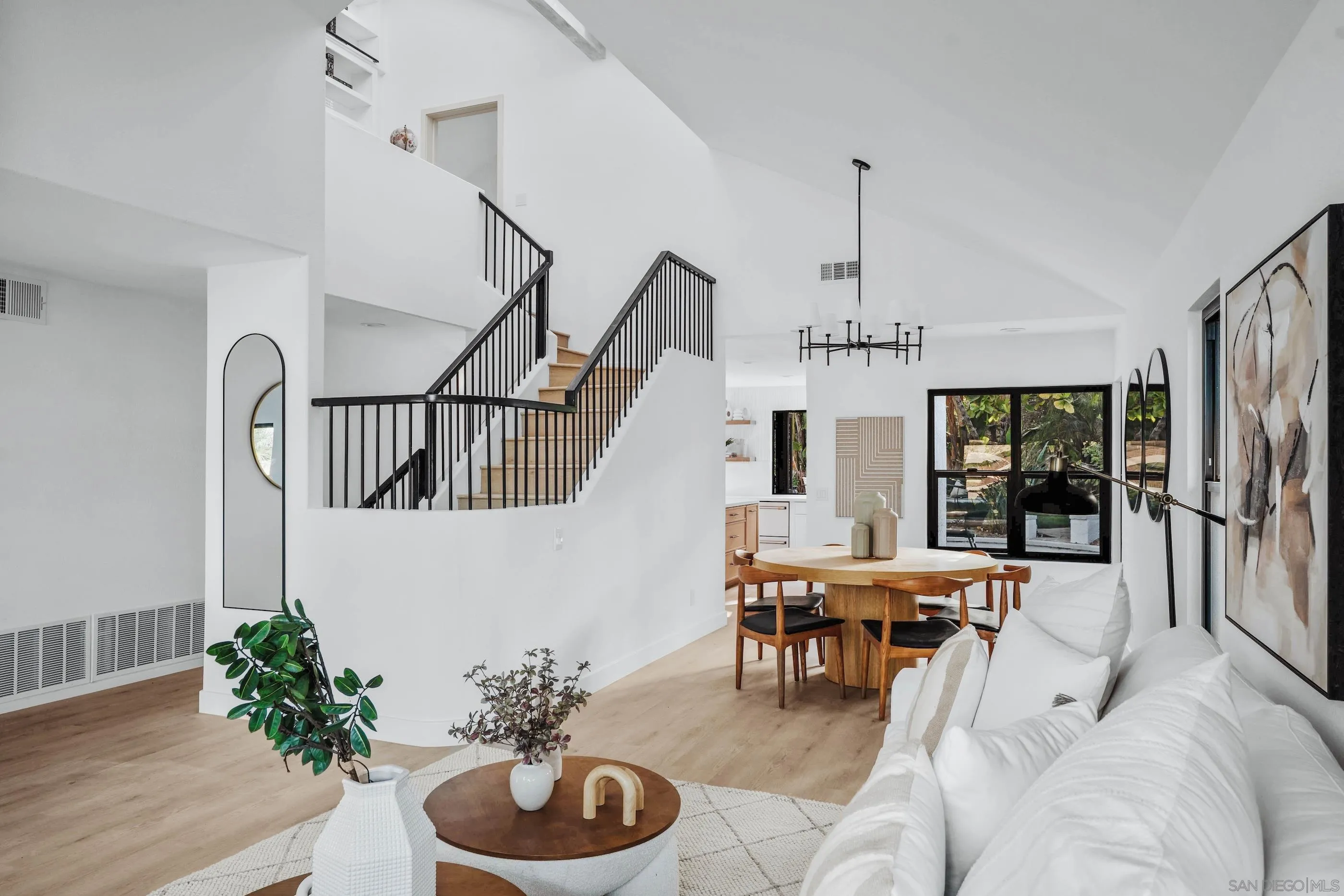 242 Via Villena