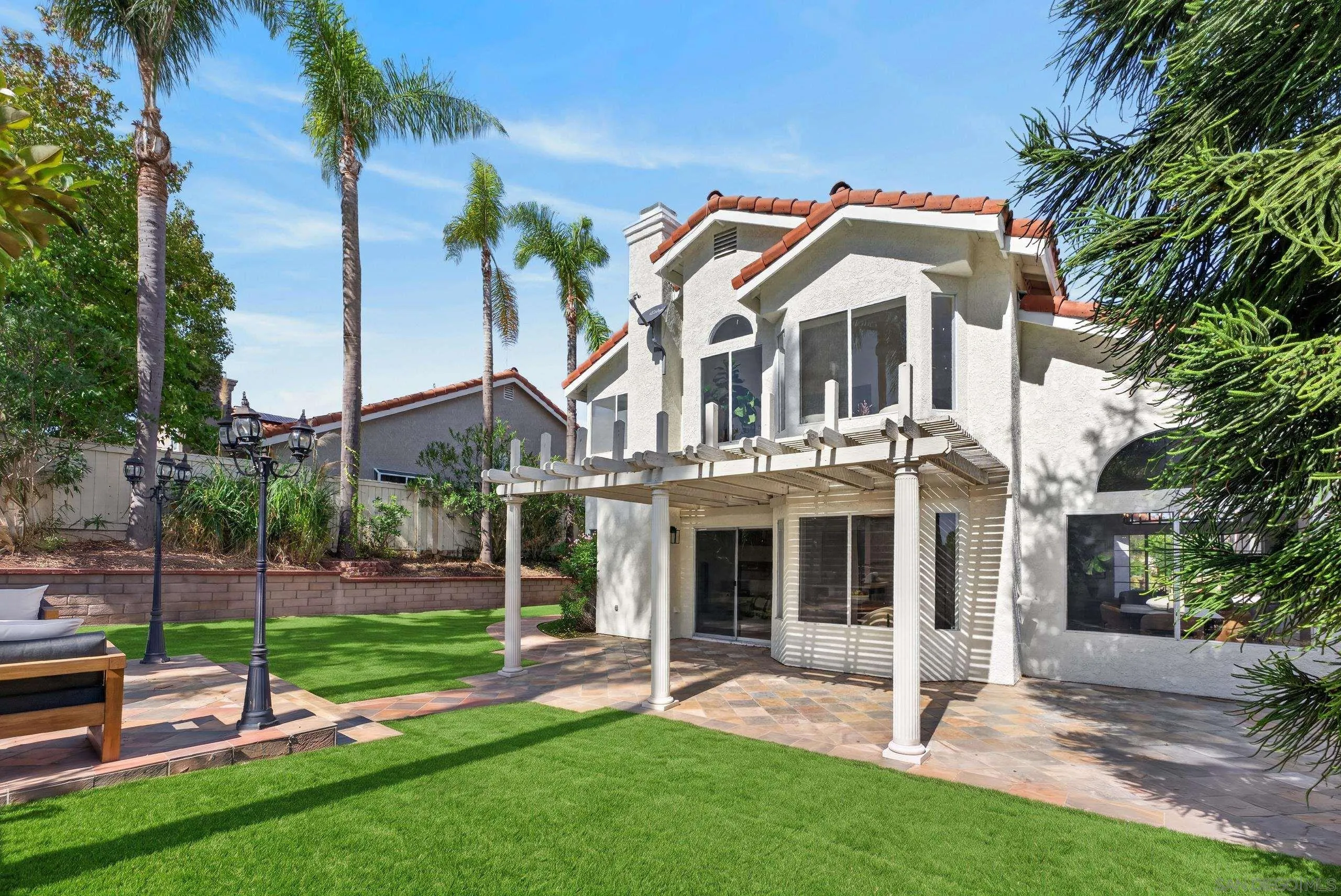 1873 Paseo Del Lago