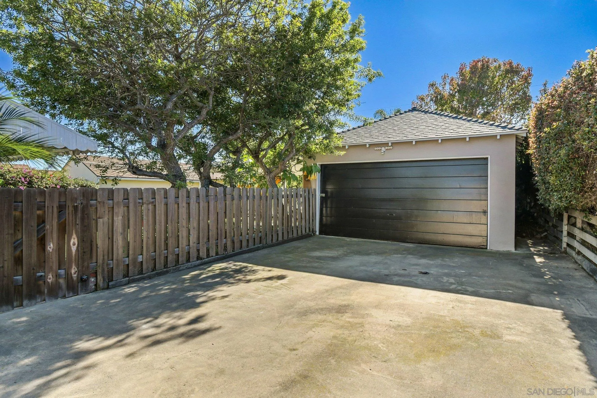 3143 Meadow Grove Dr