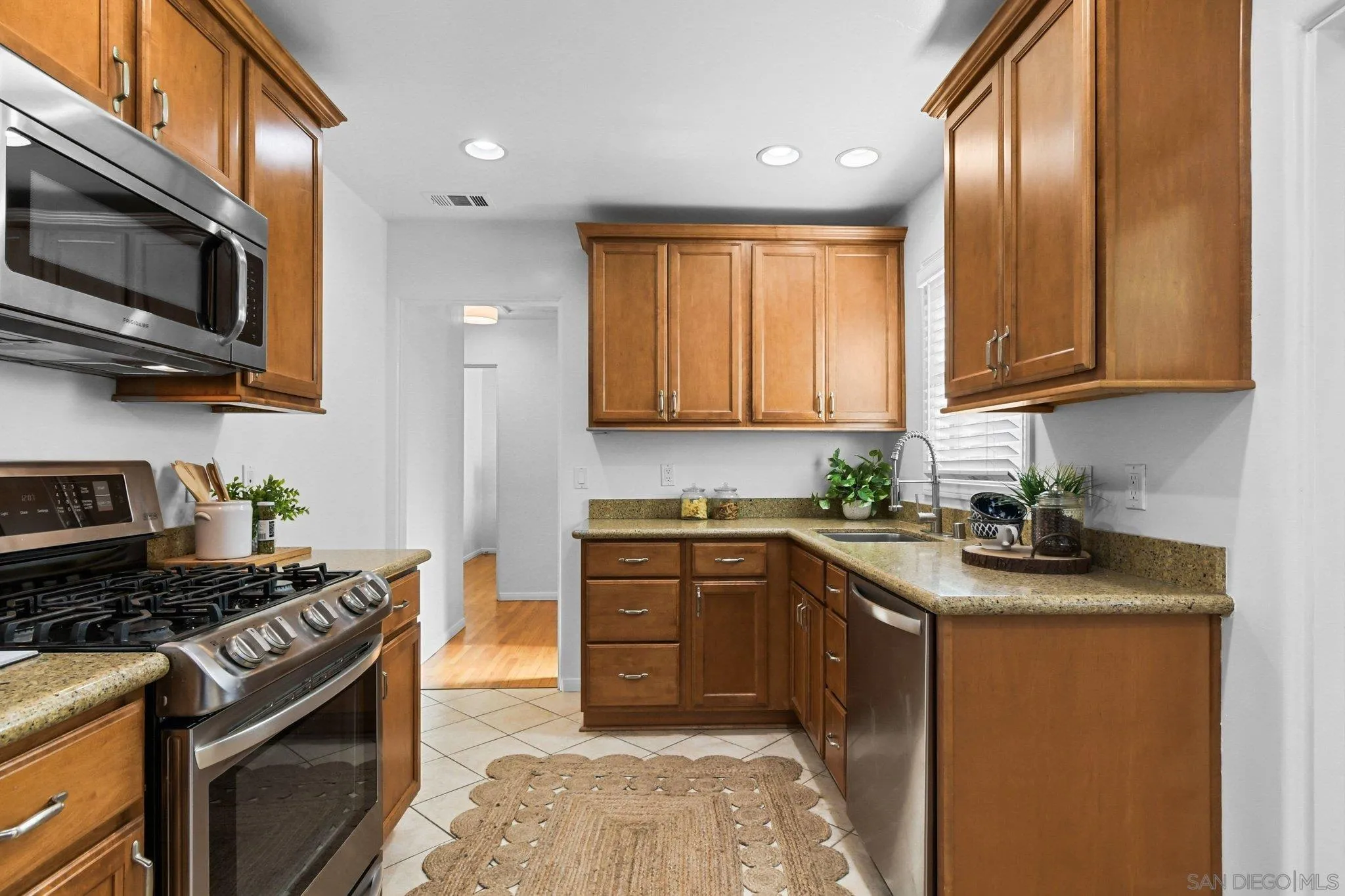 3143 Meadow Grove Dr