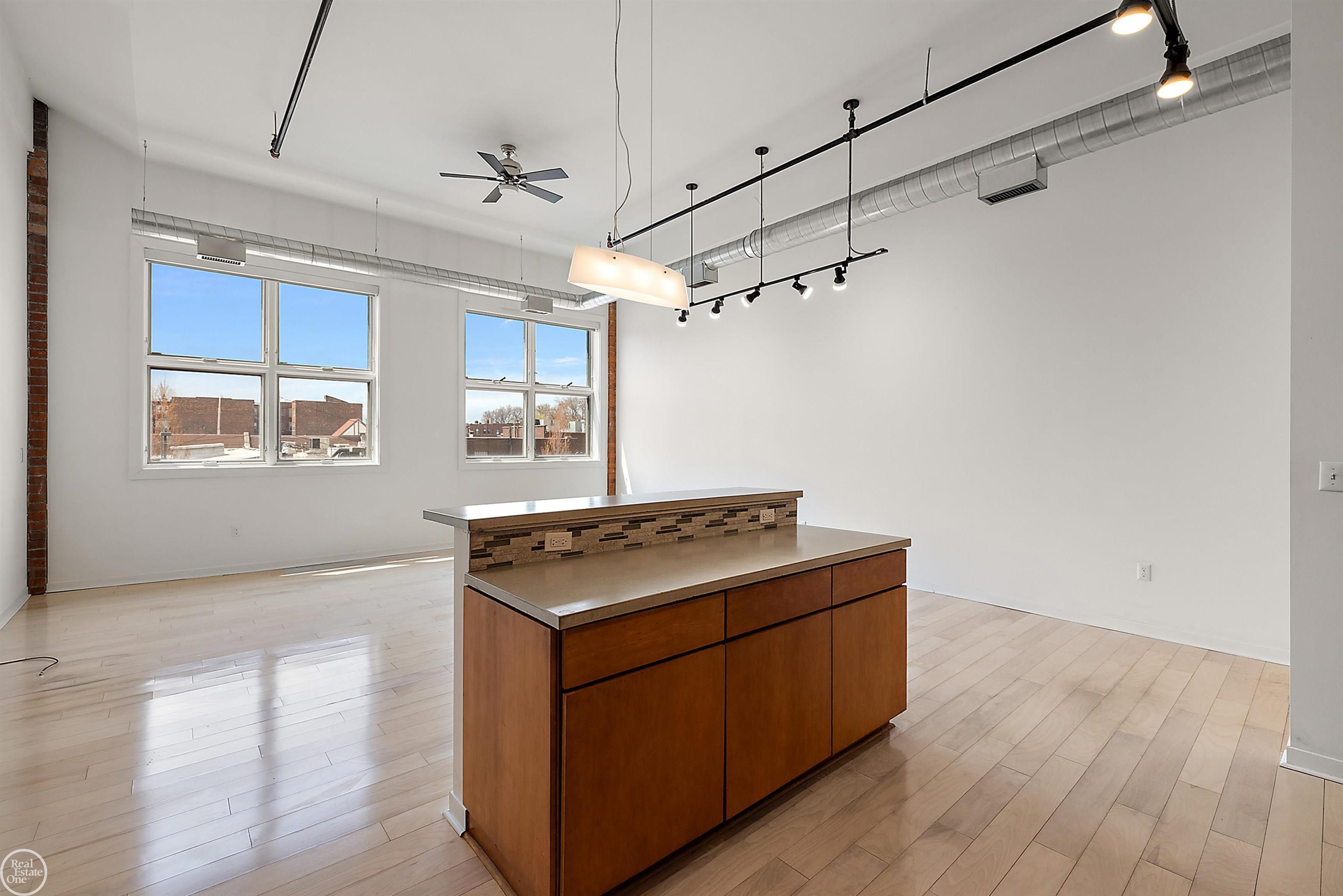 444 W Willis St Unit#89/205 Street Unit: Unit#89/205